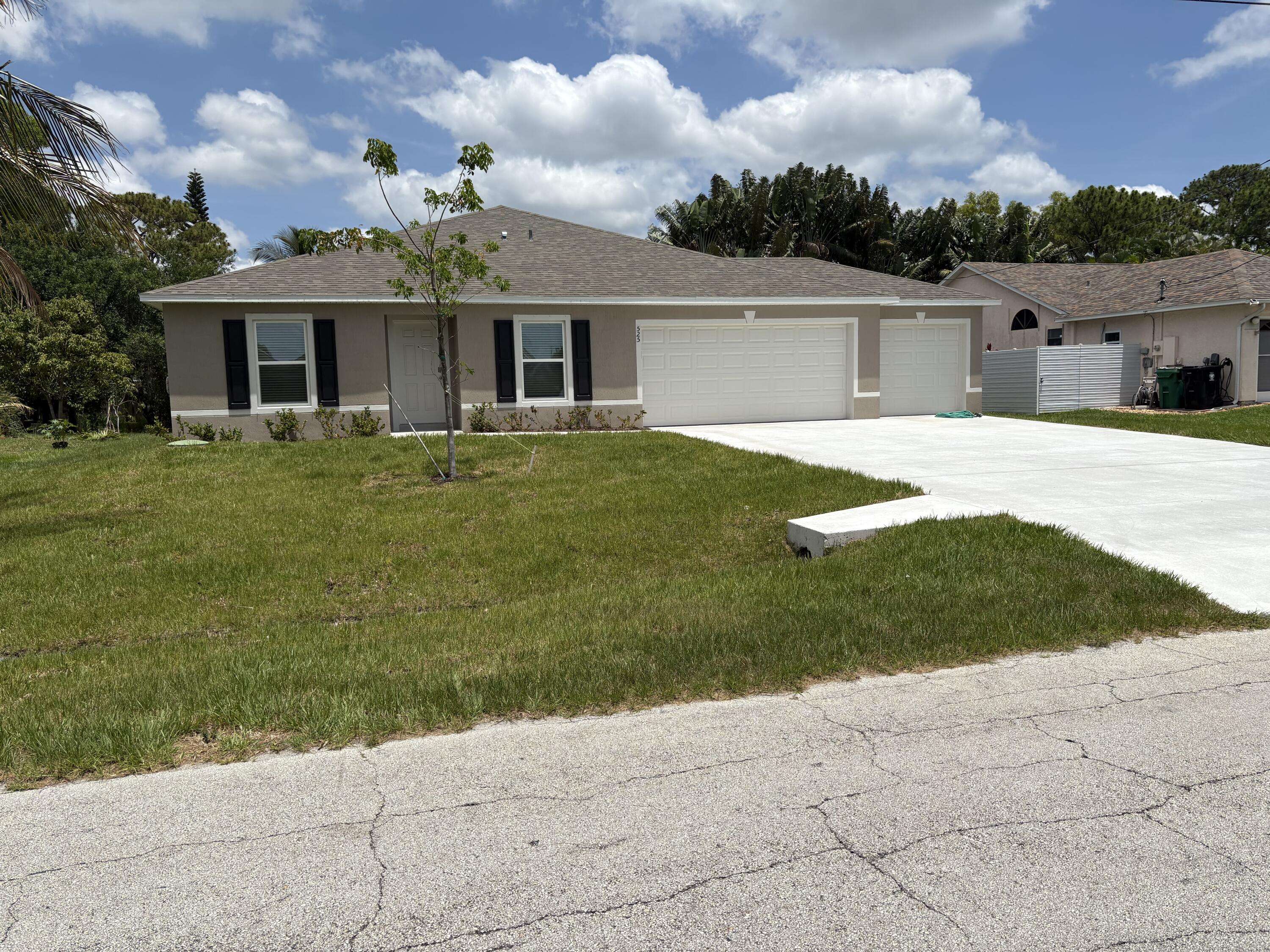 Port Saint Lucie, FL 34983,525 SE Fallon DR