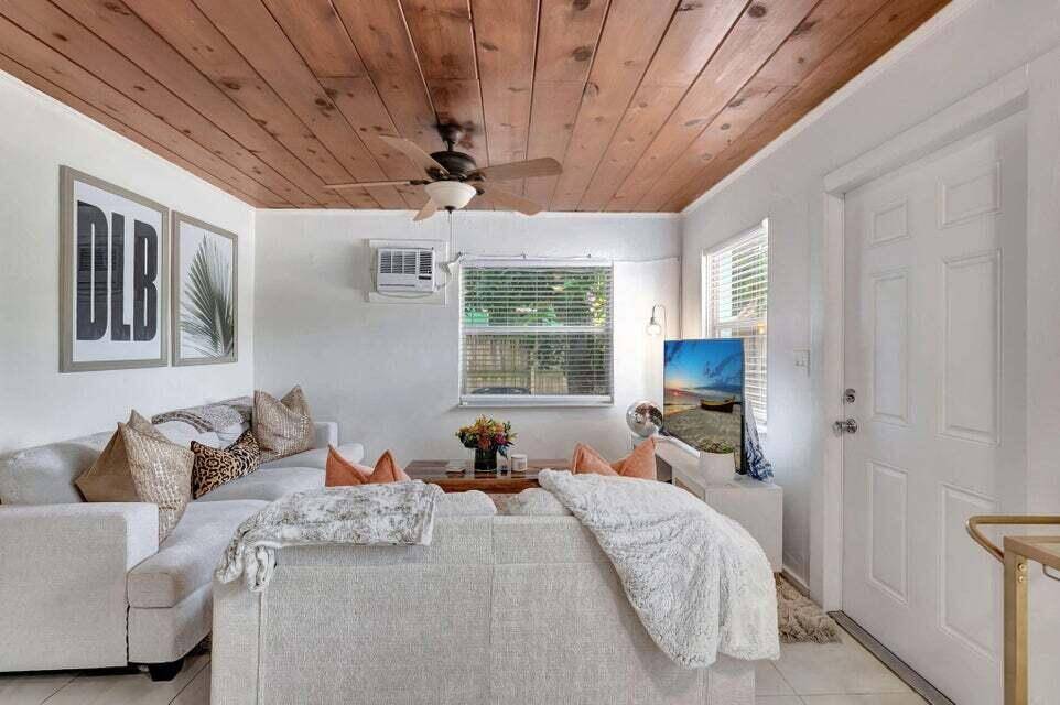 Delray Beach, FL 33483,329 SE 3rd AVE