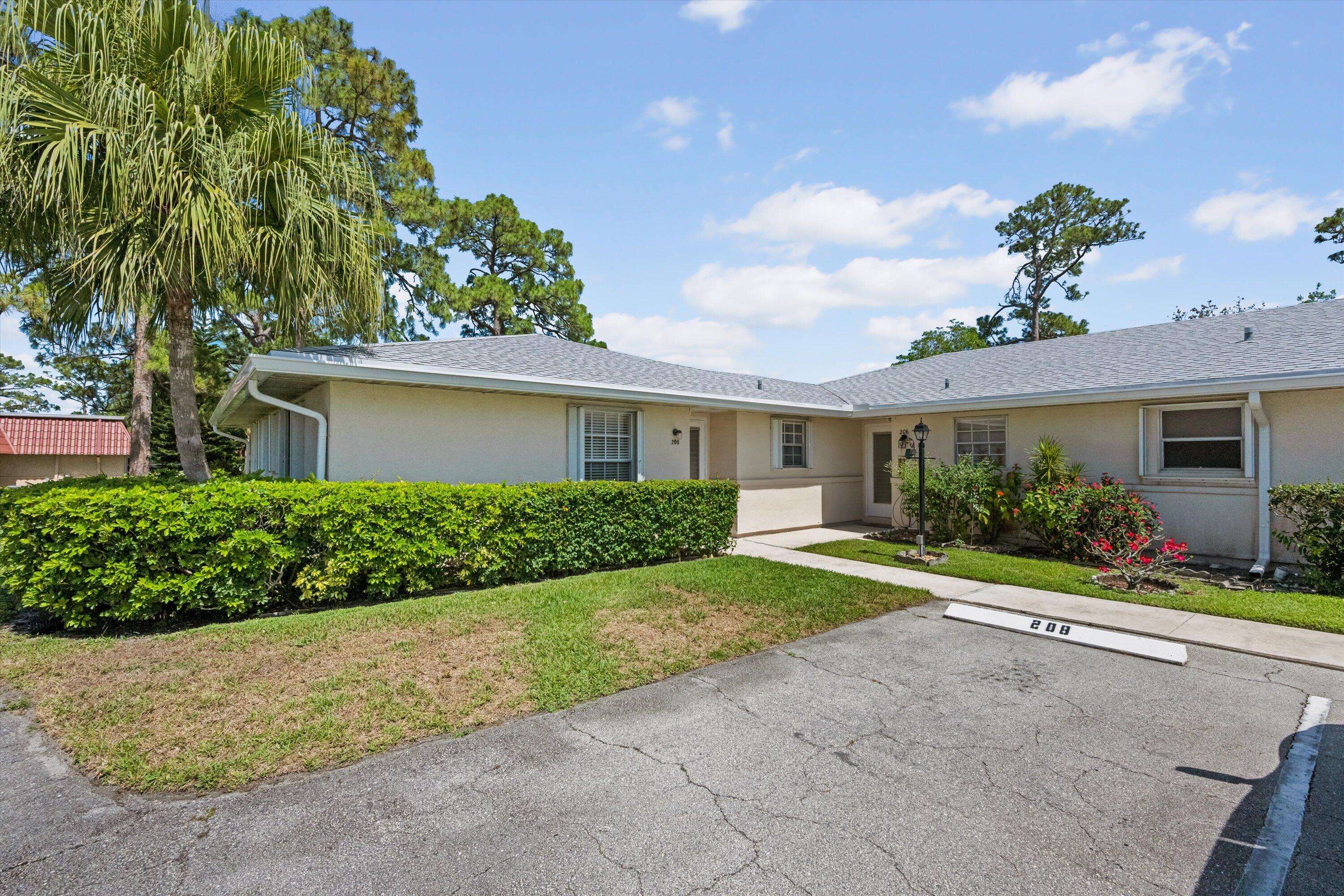 Lake Worth, FL 33467,208 Cape Cod CIR