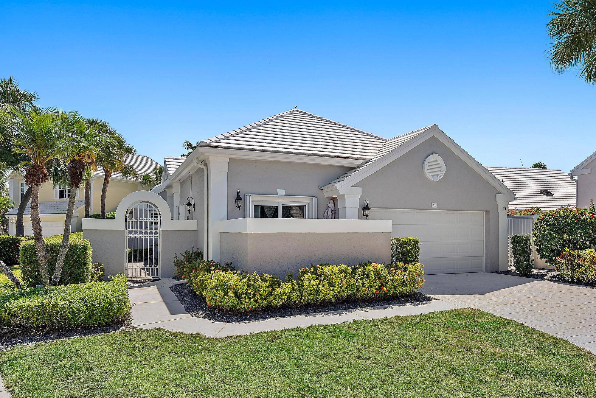 Palm Beach Gardens, FL 33418,21 Windsor LN