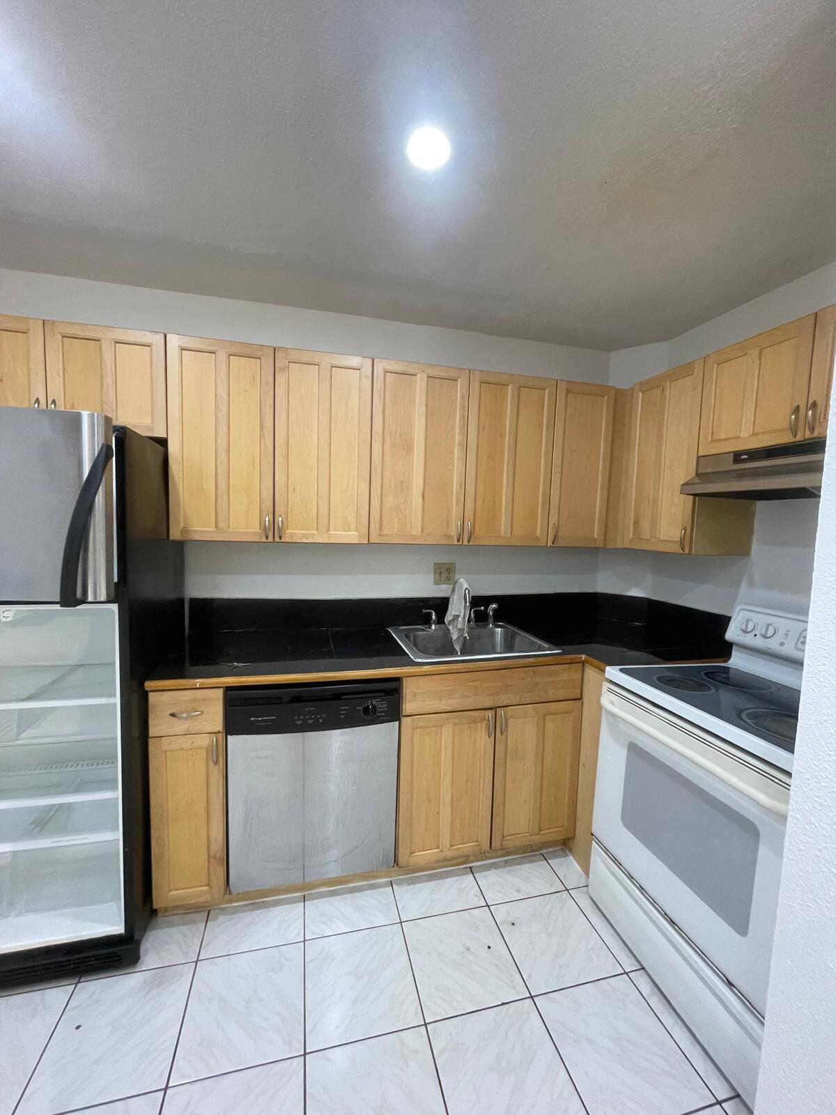 Boca Raton, FL 33486,636 NW 13th ST 14