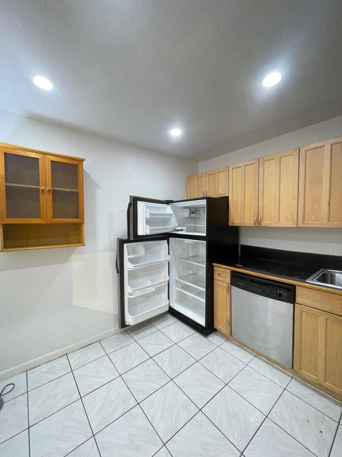 Boca Raton, FL 33486,636 NW 13th ST 14