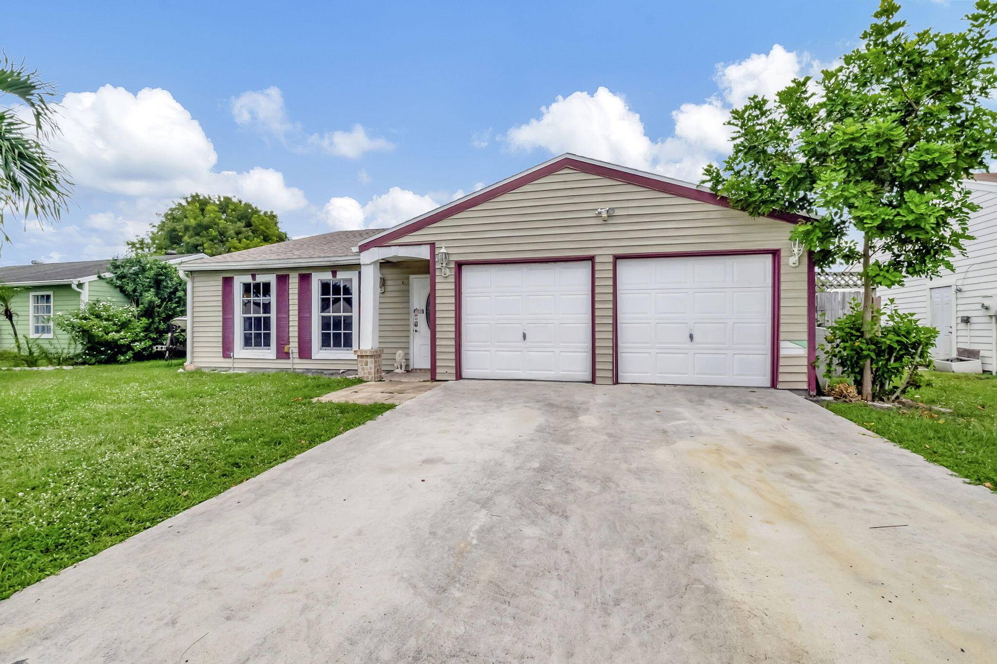 Lake Worth, FL 33467,5279 W Canal CIR