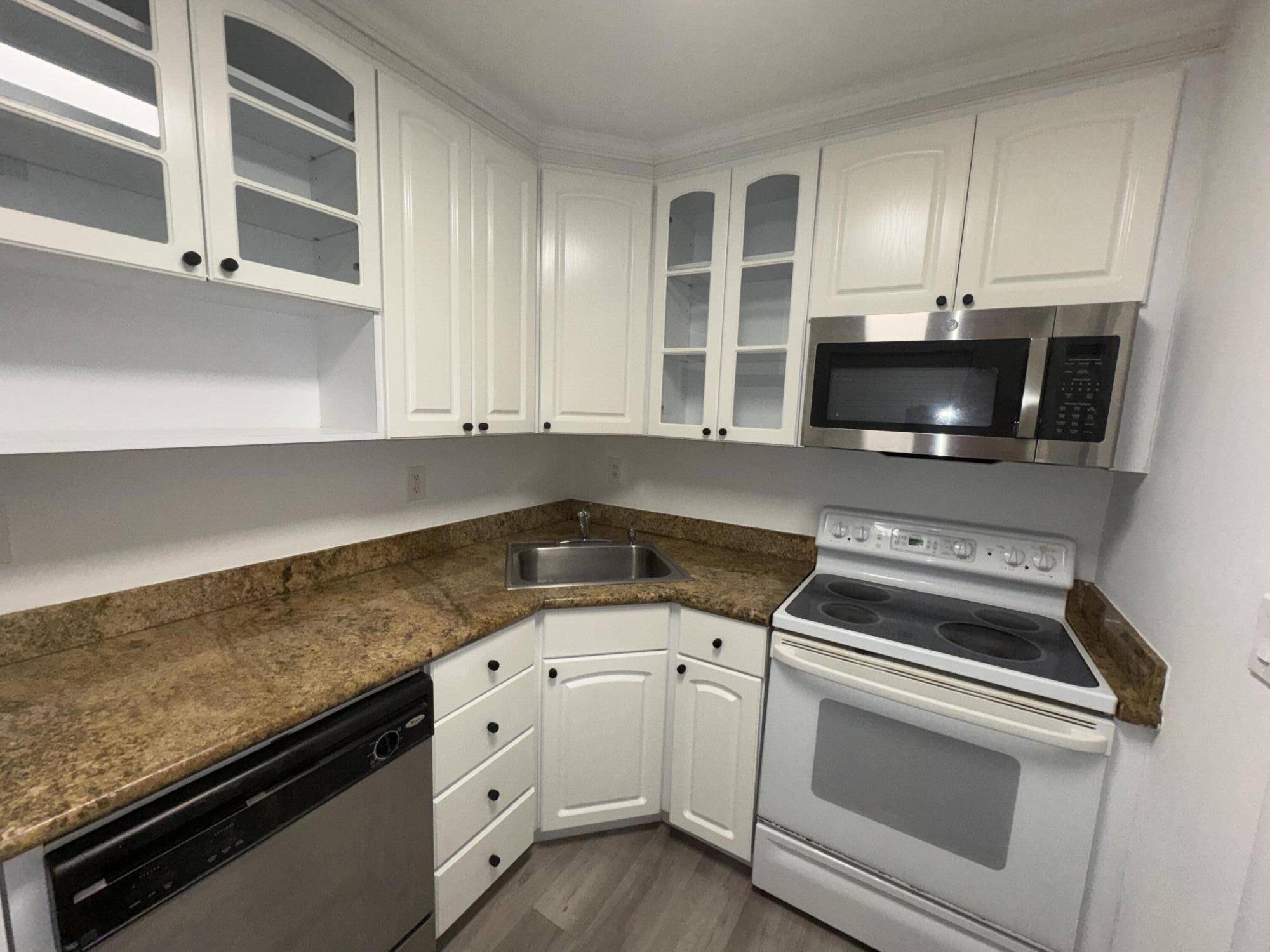 Lake Worth Beach, FL 33460,211 Lake AVE 4