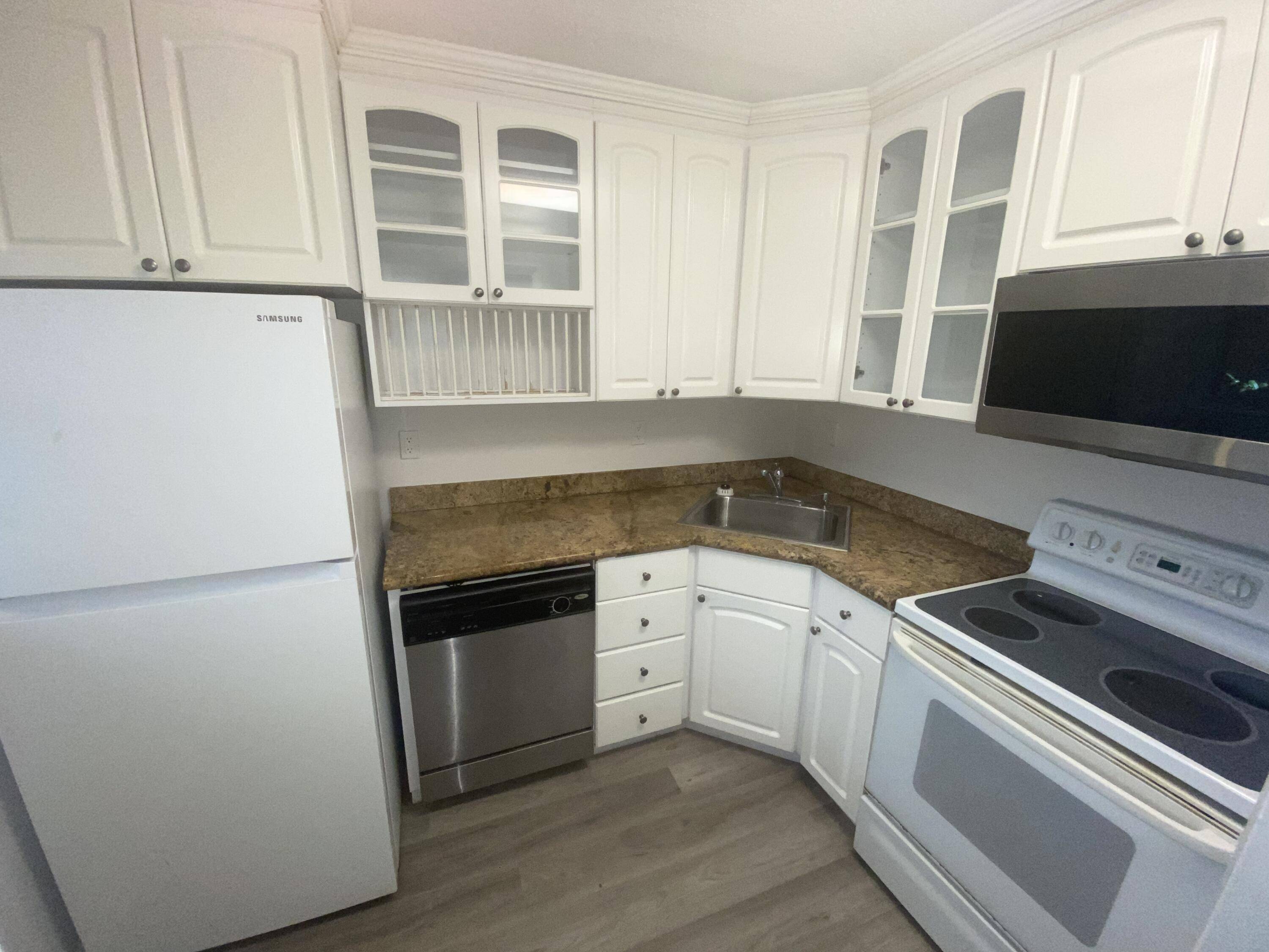 Lake Worth Beach, FL 33460,211 Lake AVE 4