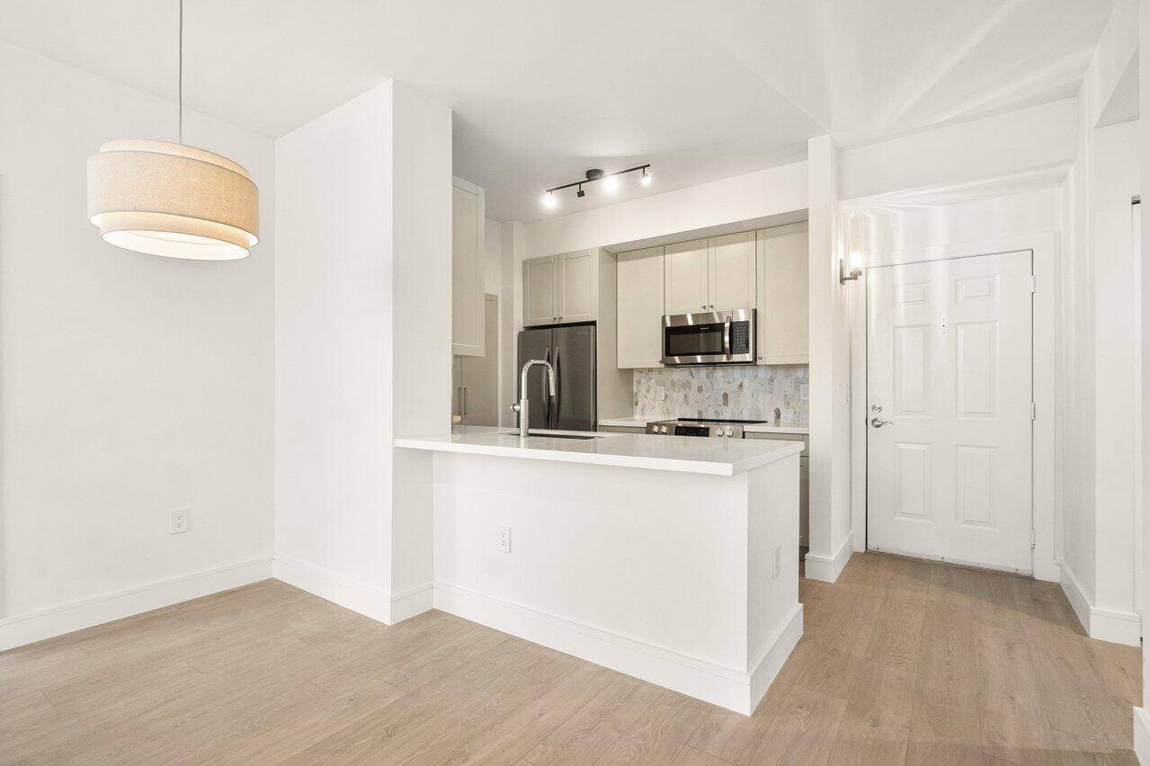 West Palm Beach, FL 33401,720 S Sapodilla AVE 105