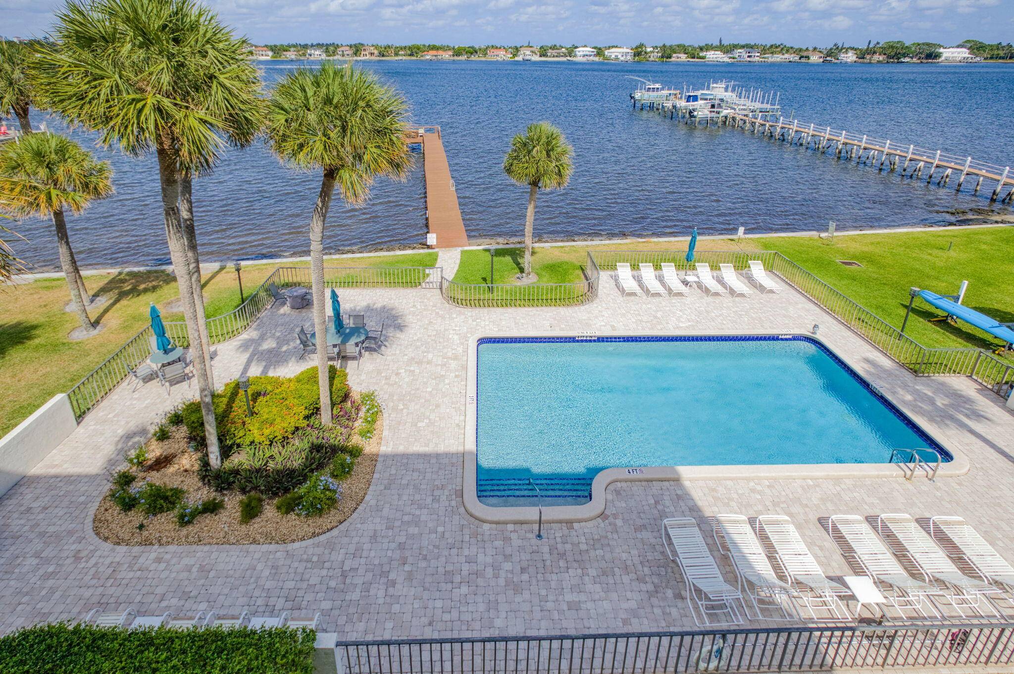 Lantana, FL 33462,1202 S Lake DR 404