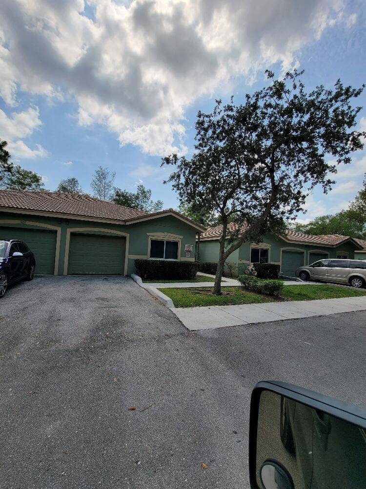 Royal Palm Beach, FL 33411,220 Crestwood CIR 102