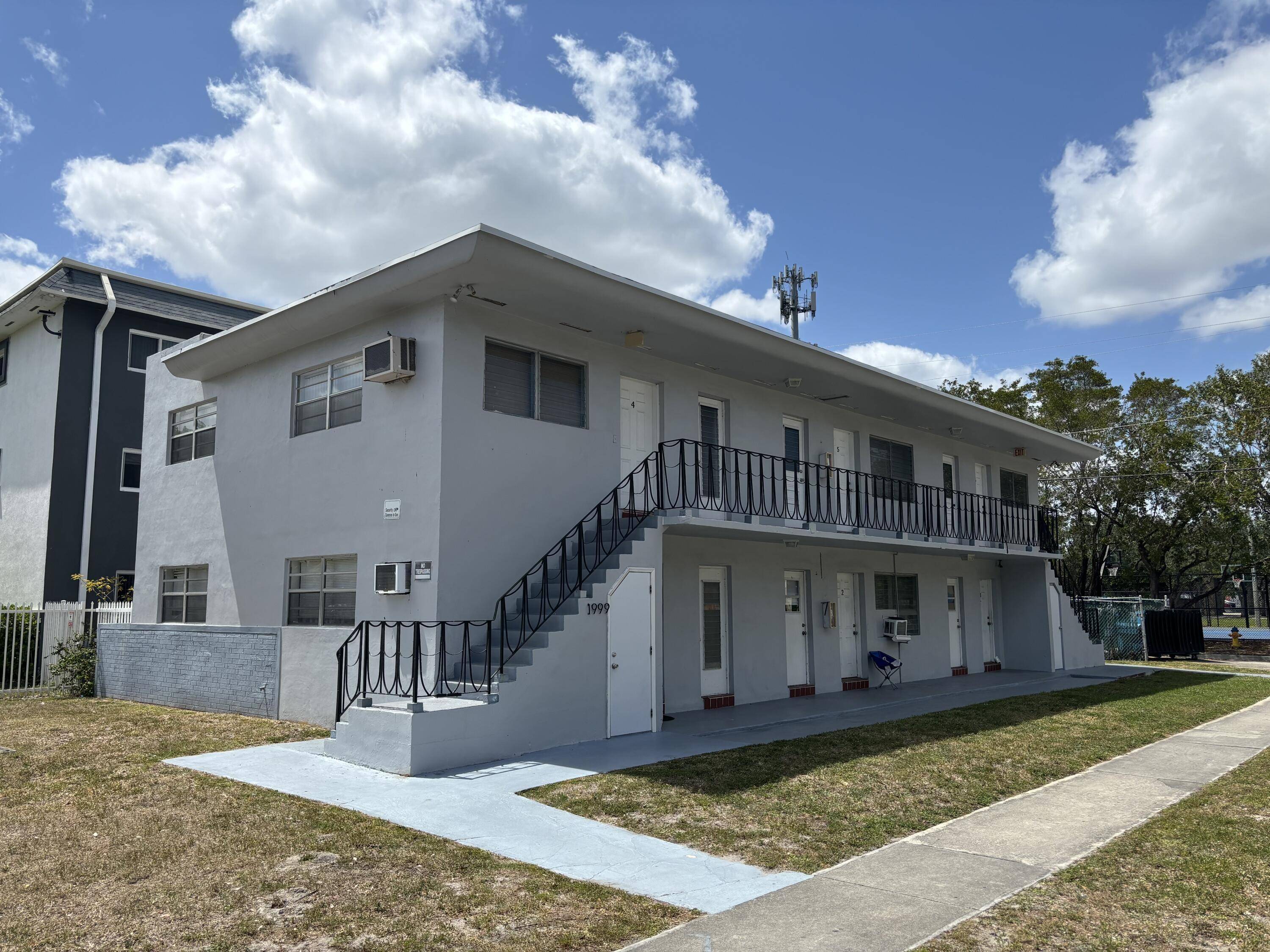 North Miami Beach, FL 33162,1999 NE 168th ST 1