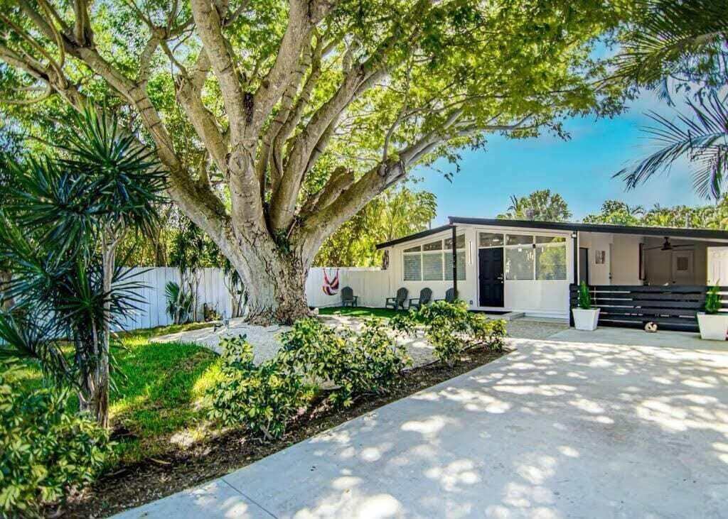 Boca Raton, FL 33487,462 Hastings ST