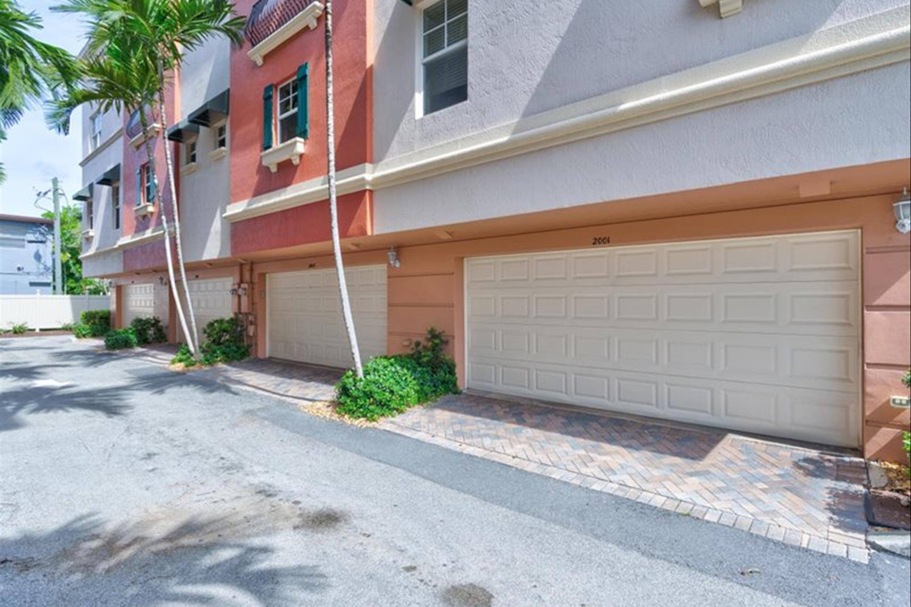 Fort Lauderdale, FL 33304,1033 NE 17th WAY 2002