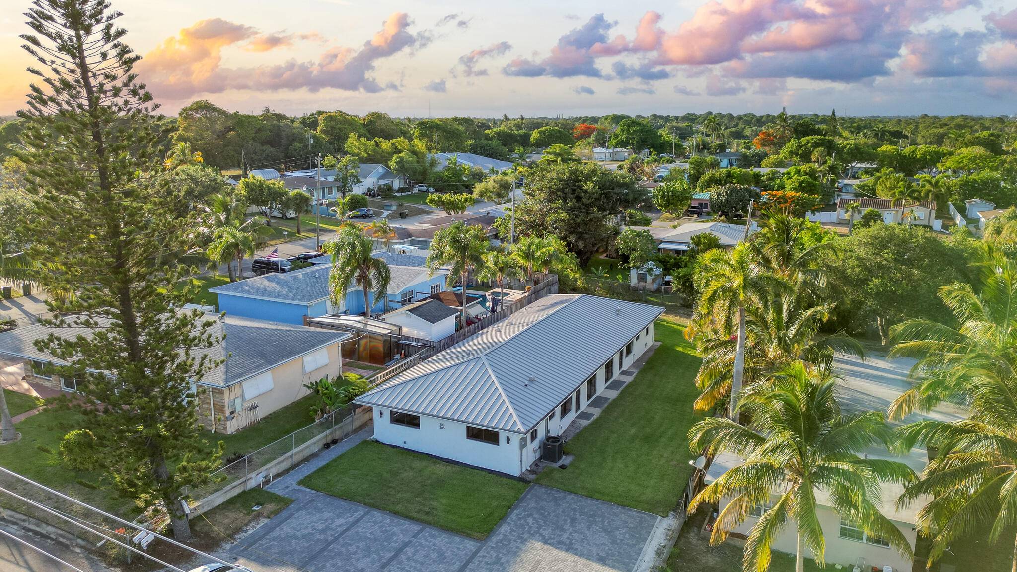 Delray Beach, FL 33444,303/305 De Carie