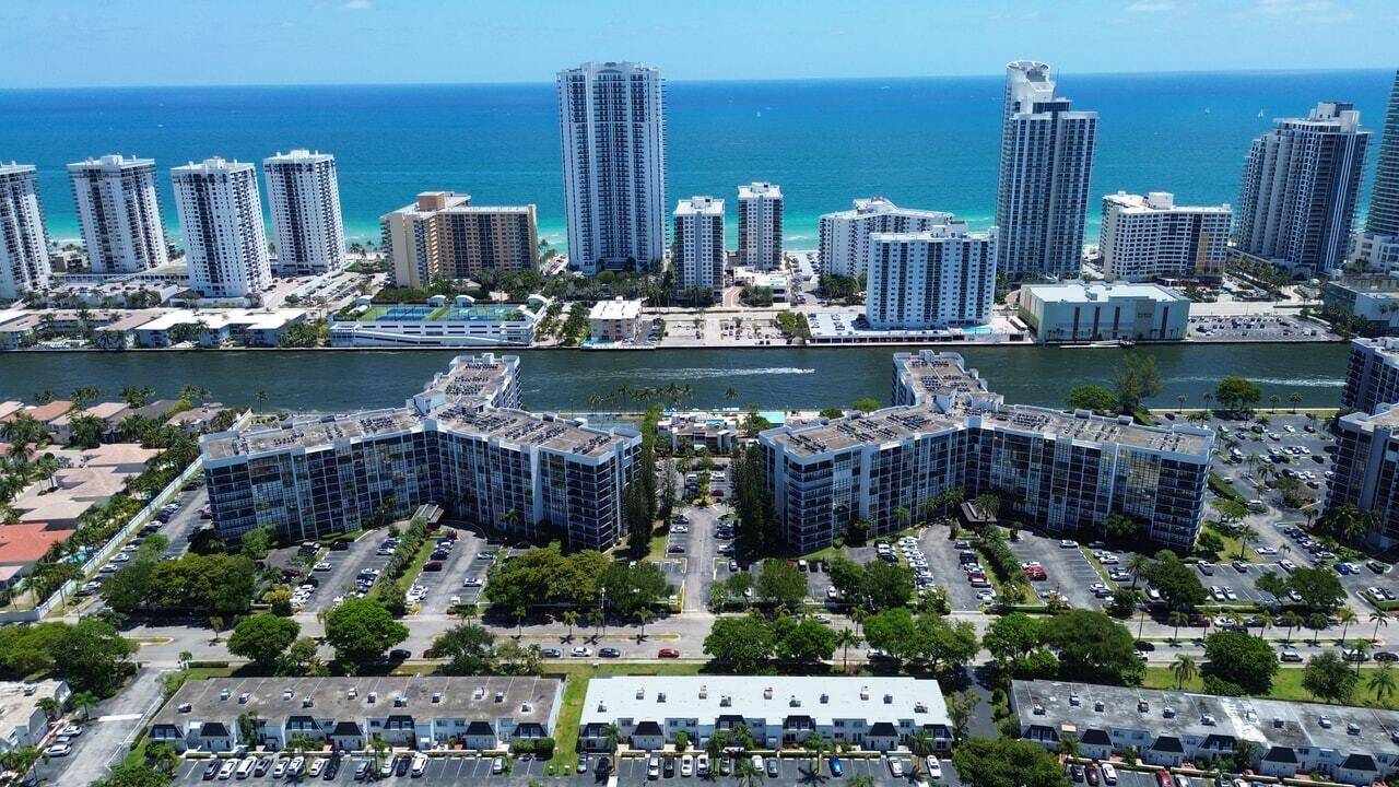 Hallandale Beach, FL 33009,800 Parkview DR 823
