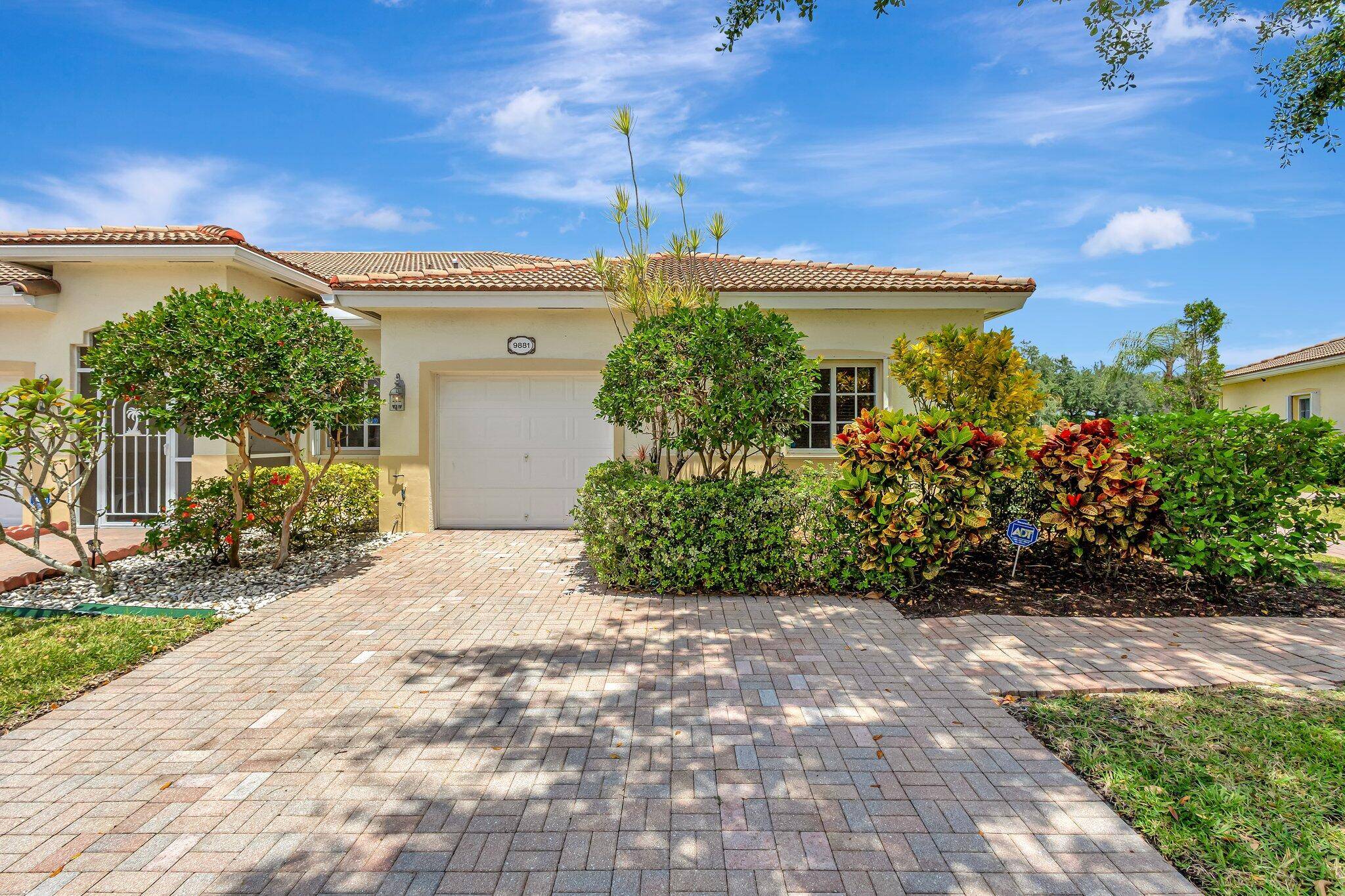 West Palm Beach, FL 33411,9881 Galleon DR