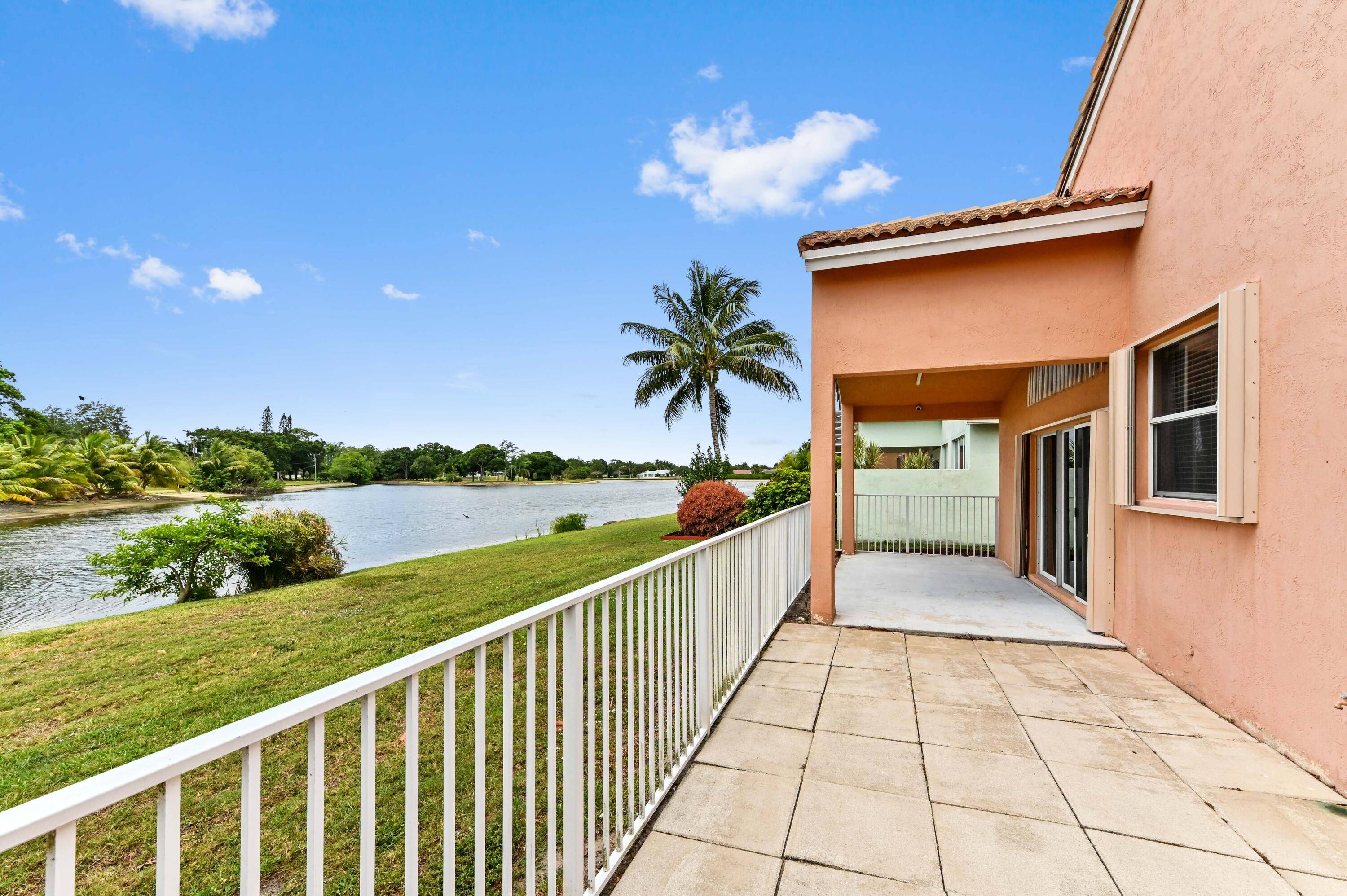 Boynton Beach, FL 33472,9514 Lago DR