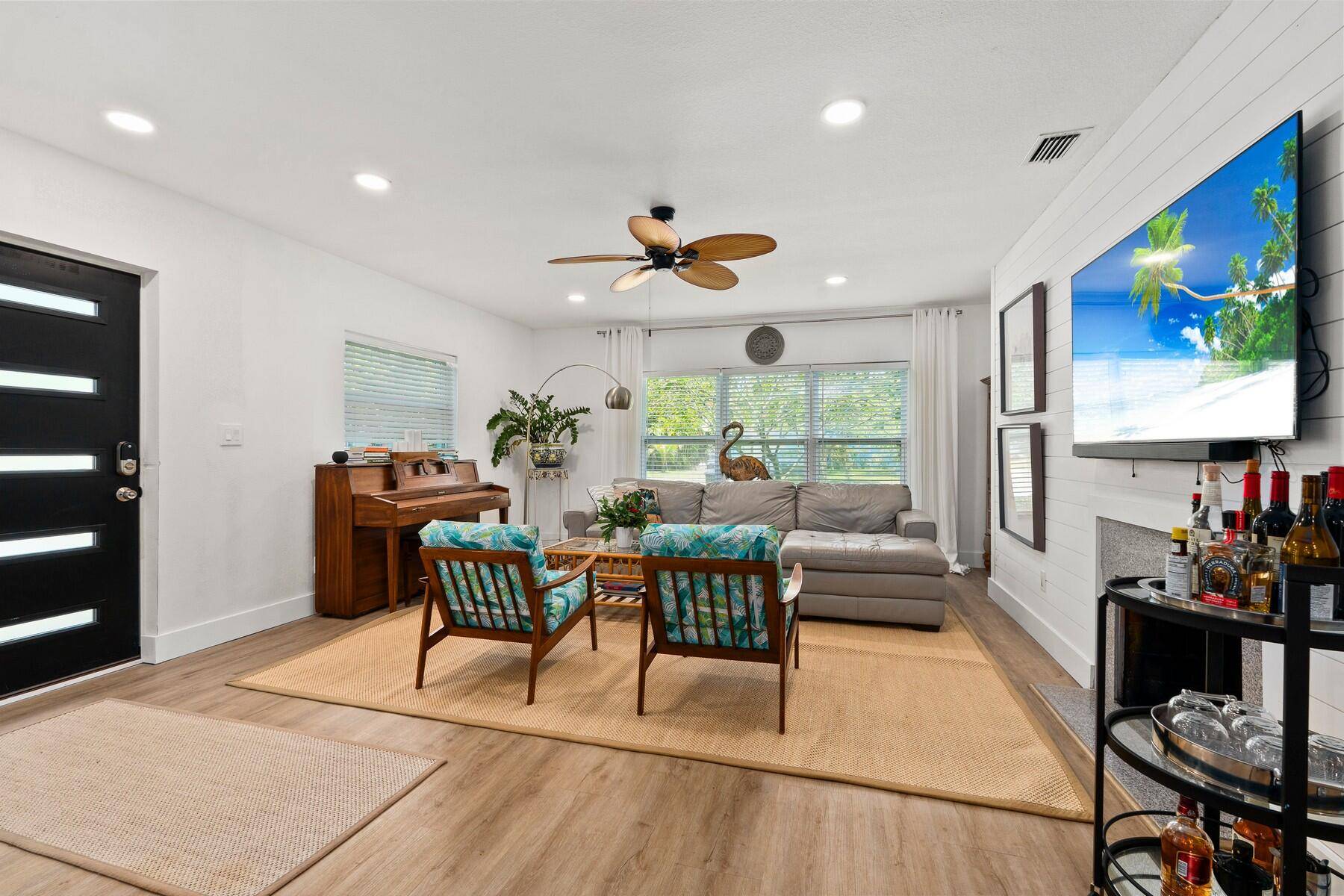 Fort Pierce, FL 34950,609 S 9th ST