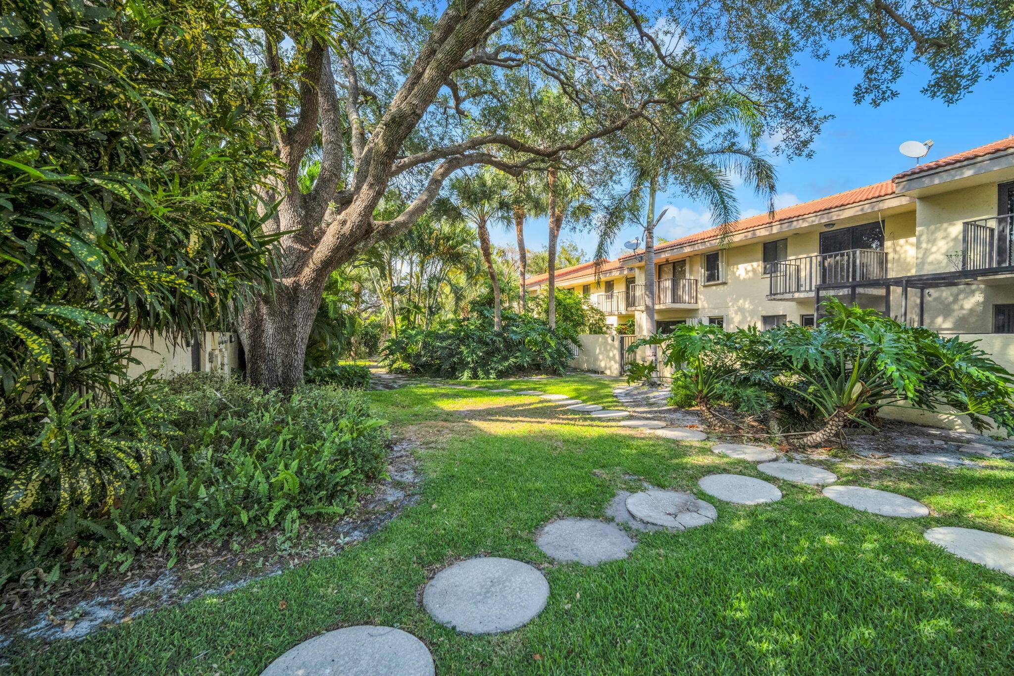 Boca Raton, FL 33486,1330 NW 13 ST 6