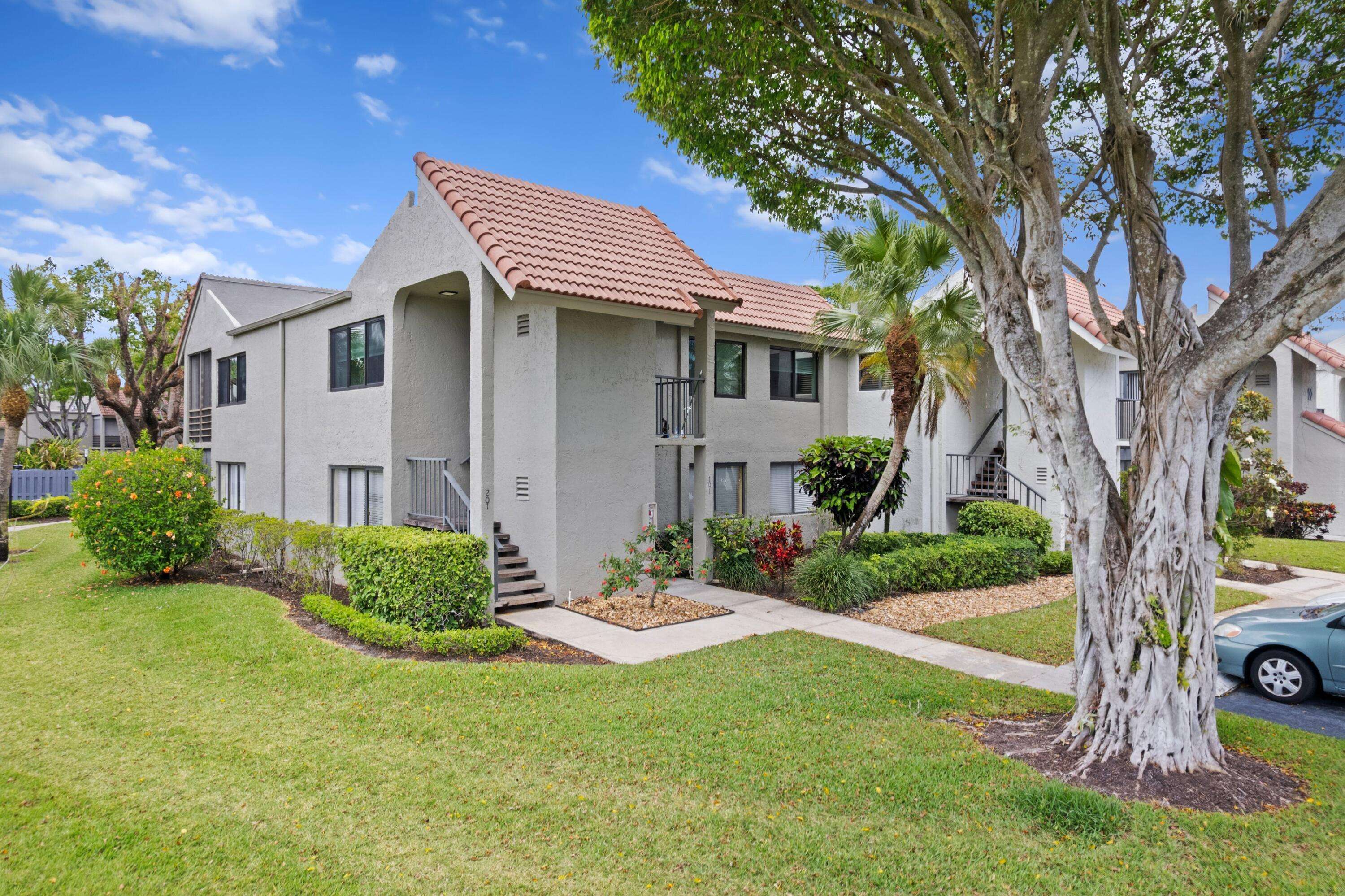 Boynton Beach, FL 33437,5505 Fairway Park DR 201