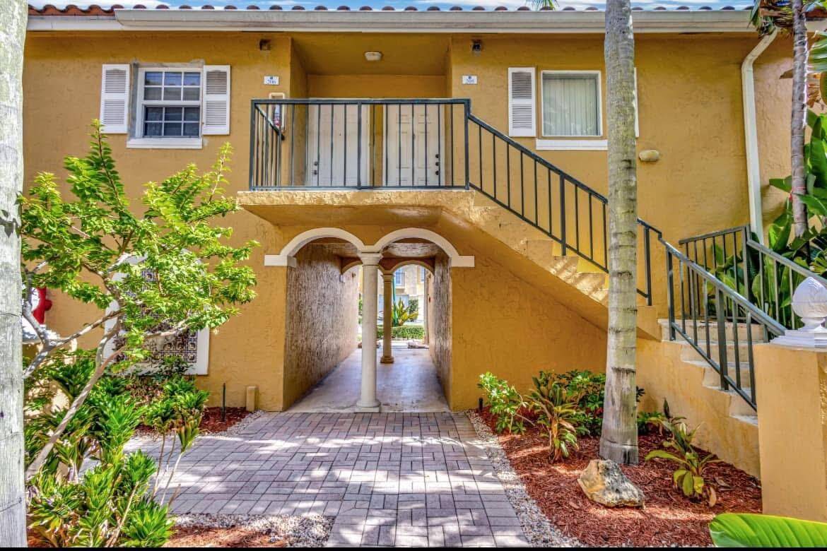 Lake Park, FL 33403,1120 Lake Shore DR 206