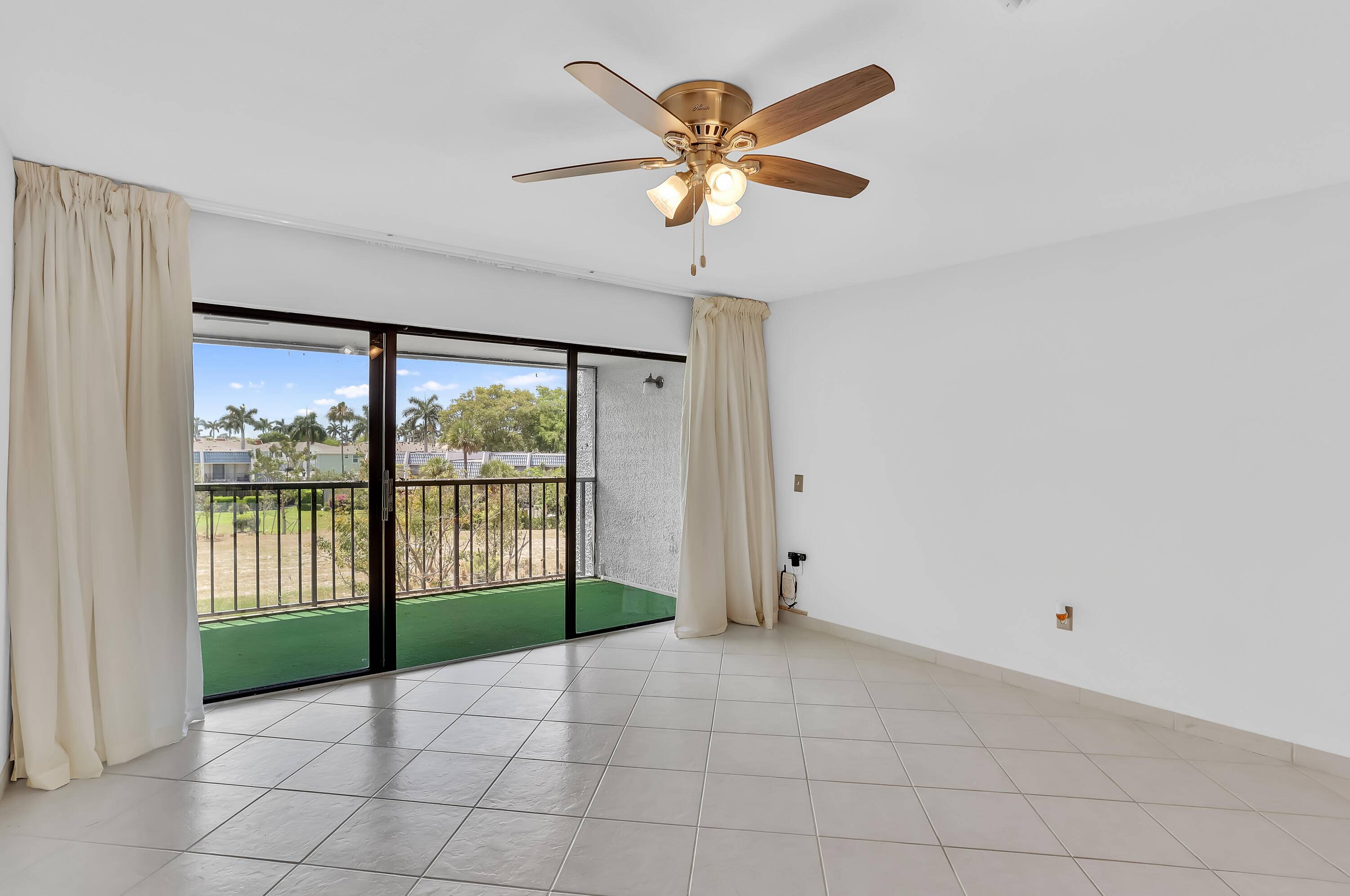 Lake Worth, FL 33467,4290 Deste CT 301