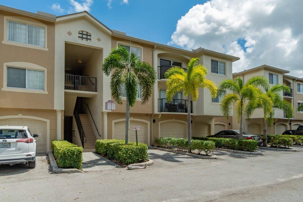 Royal Palm Beach, FL 33411,800 S Crestwood CT 801