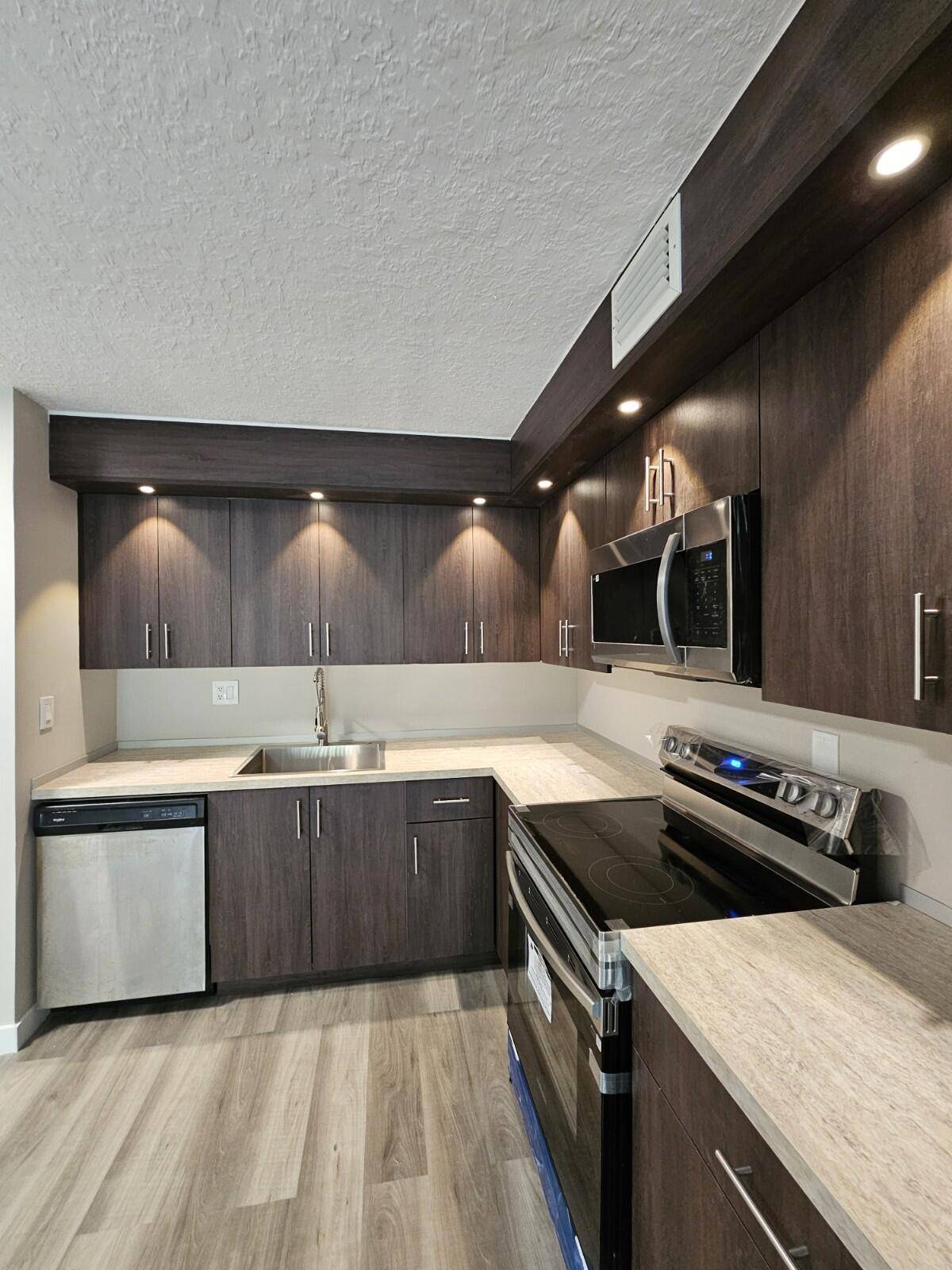 West Palm Beach, FL 33401,1850 N Congress AVE 305