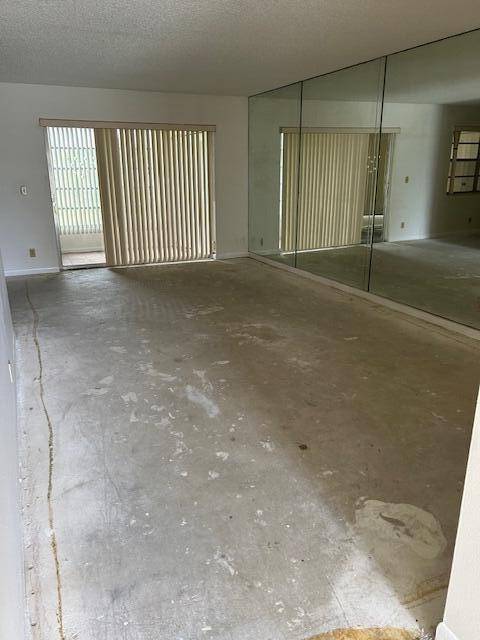 West Palm Beach, FL 33411,176 Lake Meryl DR