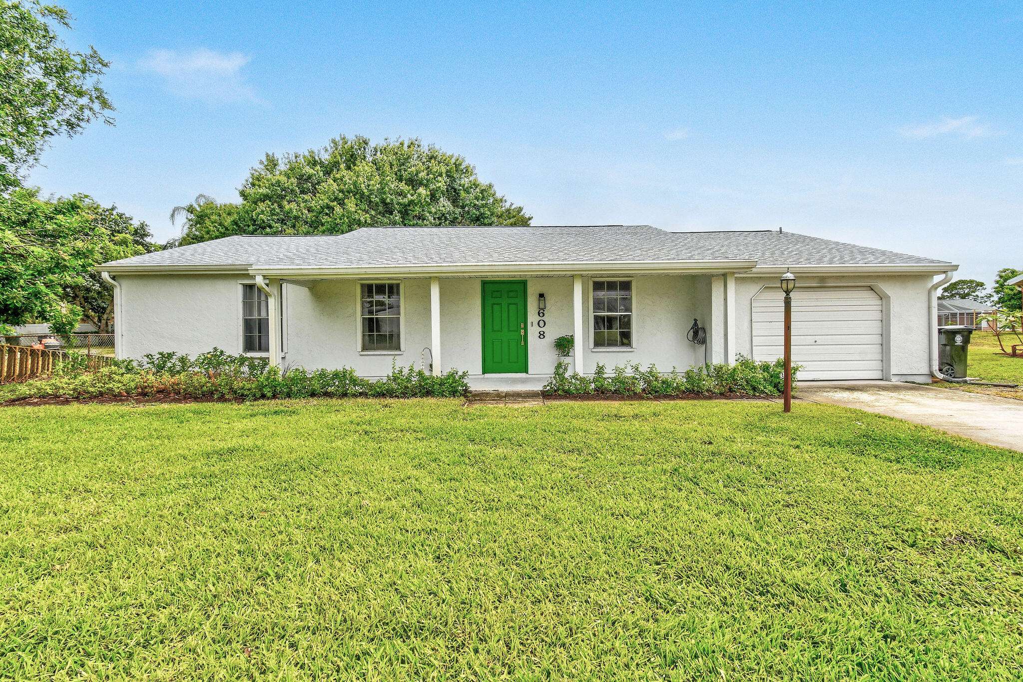 Port Saint Lucie, FL 34953,608 SW Everett CT