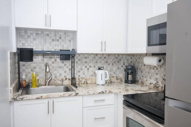 Lantana, FL 33462,301 Croton AVE 303