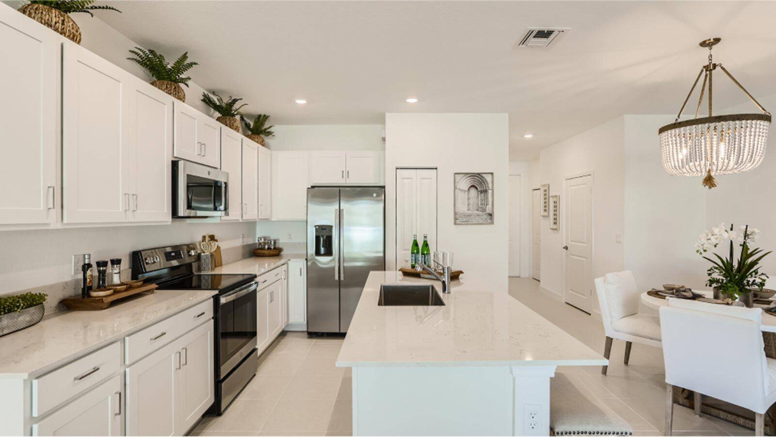 Port Saint Lucie, FL 34984,325 SE Crossoak LN