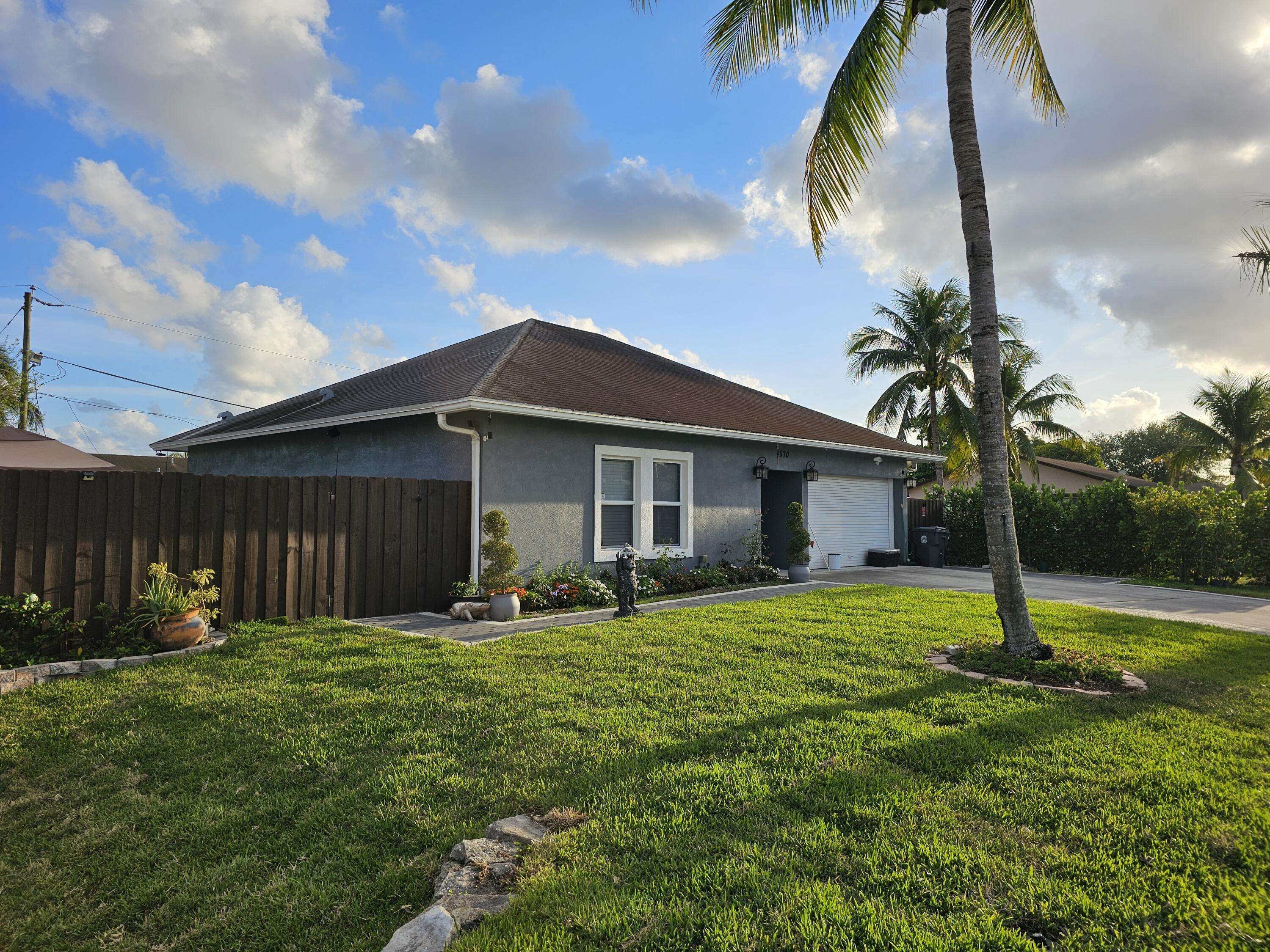 Lake Worth, FL 33463,4570 Boatman ST