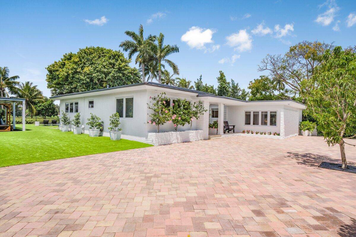 Miami Beach, FL 33140,6100 La Gorce DR