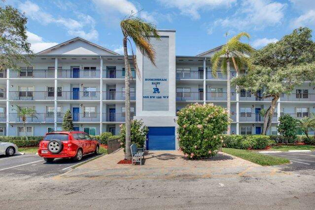 Pembroke Pines, FL 33027,900 SW 125th Way 212
