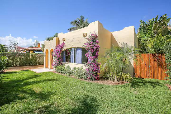 West Palm Beach, FL 33405,221 Lakeland DR