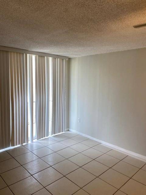 Lantana, FL 33462,301 Croton AVE 208