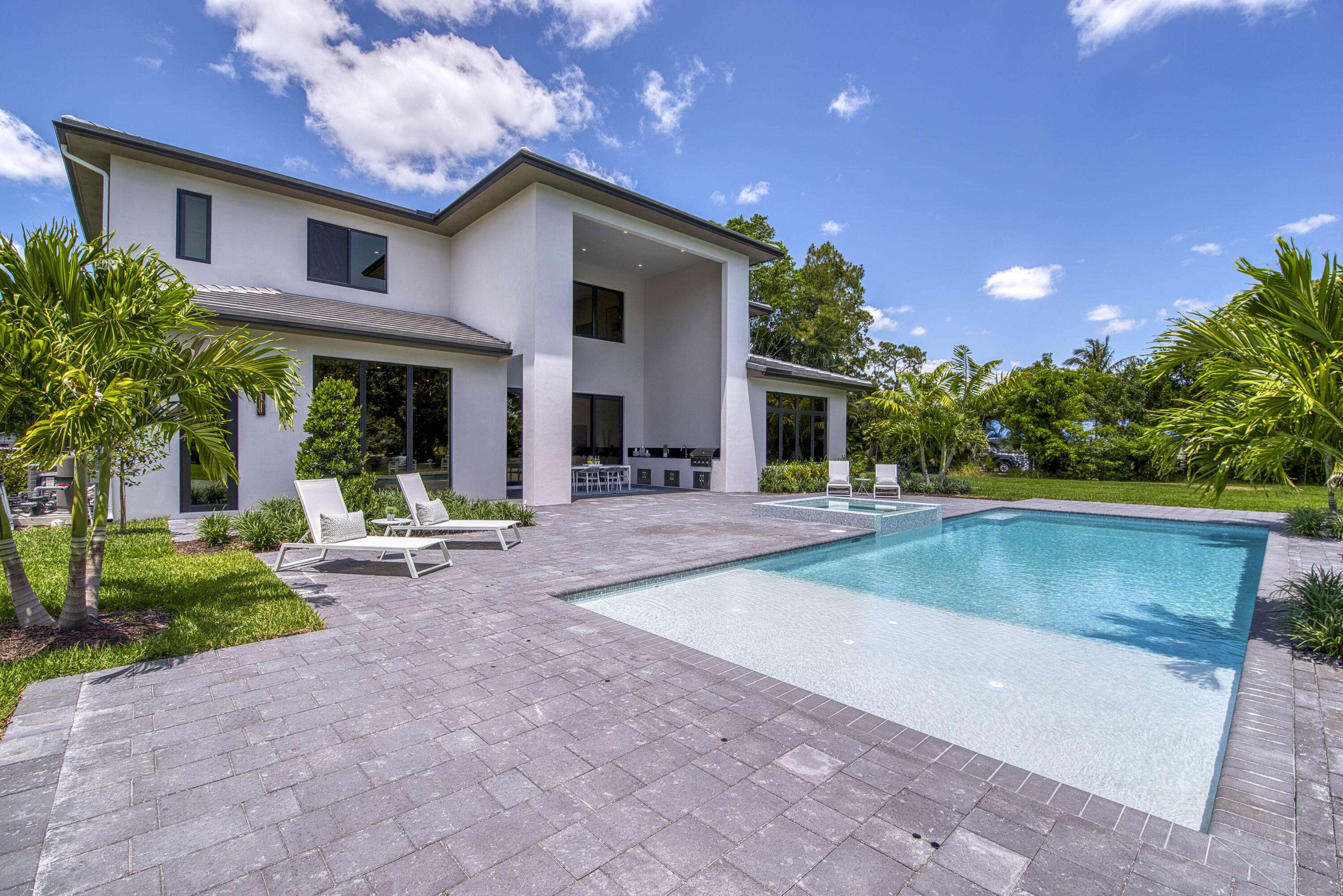 Palm Beach Gardens, FL 33418,8600 Damascus DR