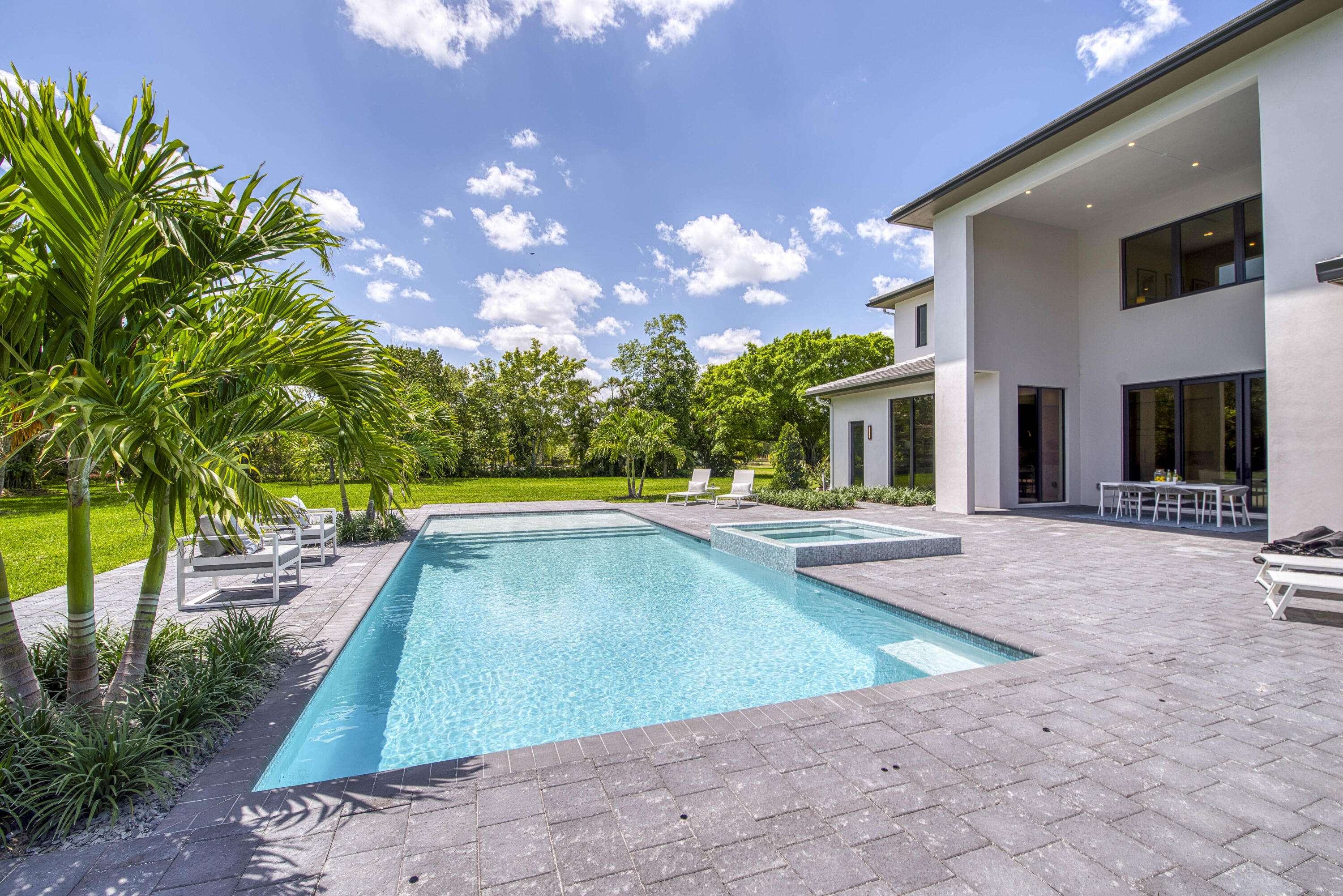 Palm Beach Gardens, FL 33418,8600 Damascus DR