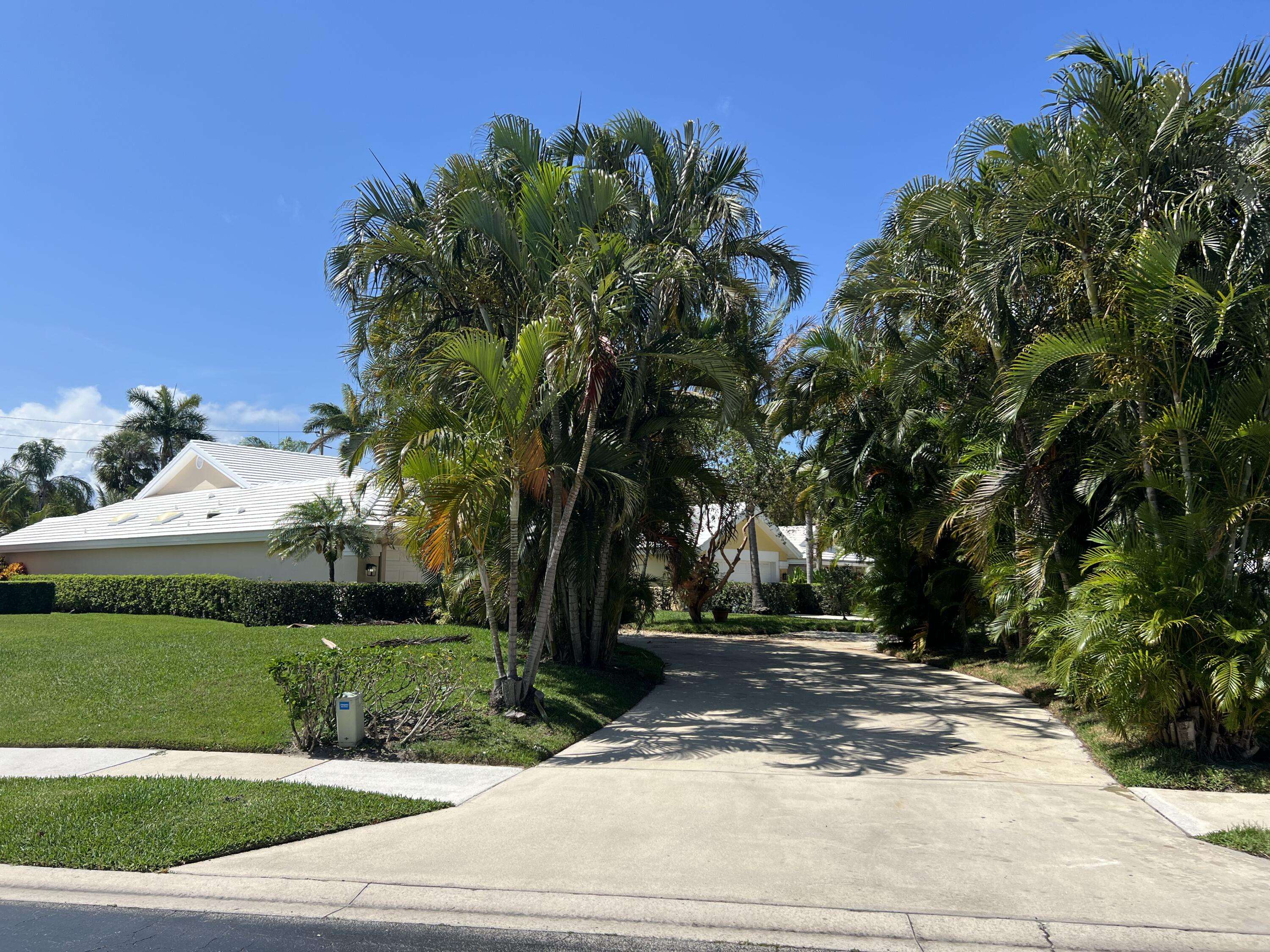 West Palm Beach, FL 33409,2387 Oak Tree LN