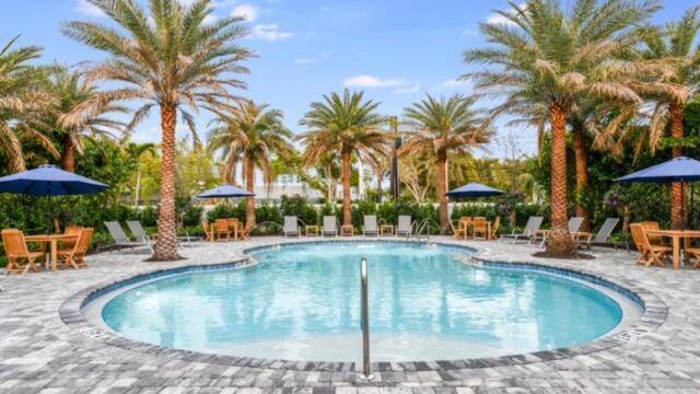 Deerfield Beach, FL 33442,539 Parsons WAY