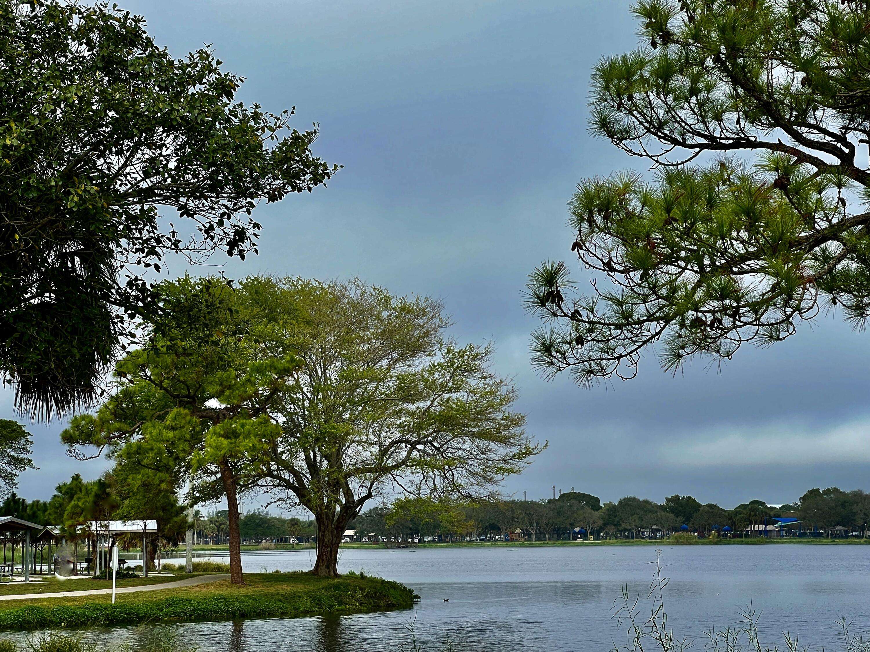 Lake Worth, FL 33461,2480 Lake Osborne DR 111