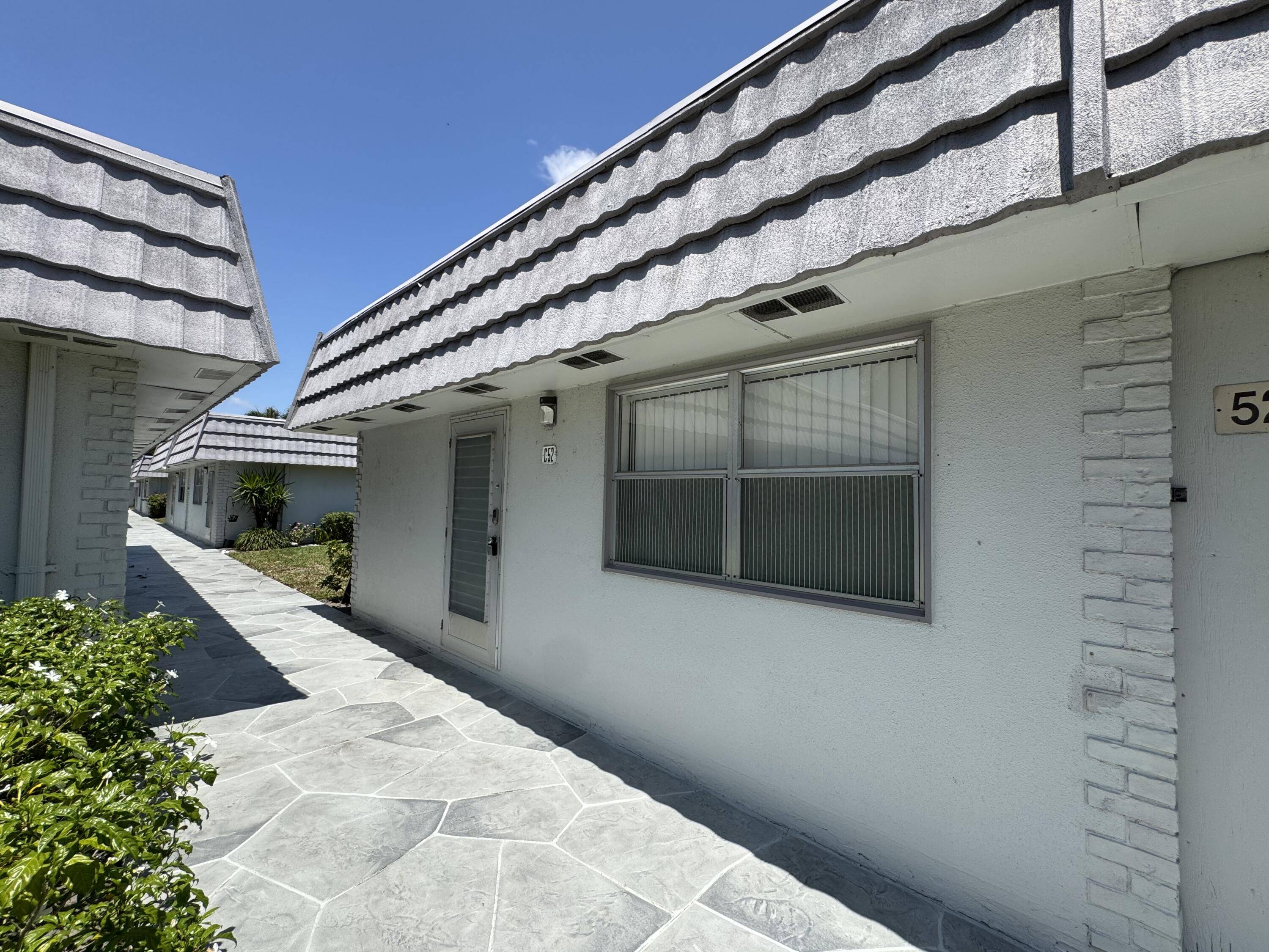 Delray Beach, FL 33446,52 Valencia C C