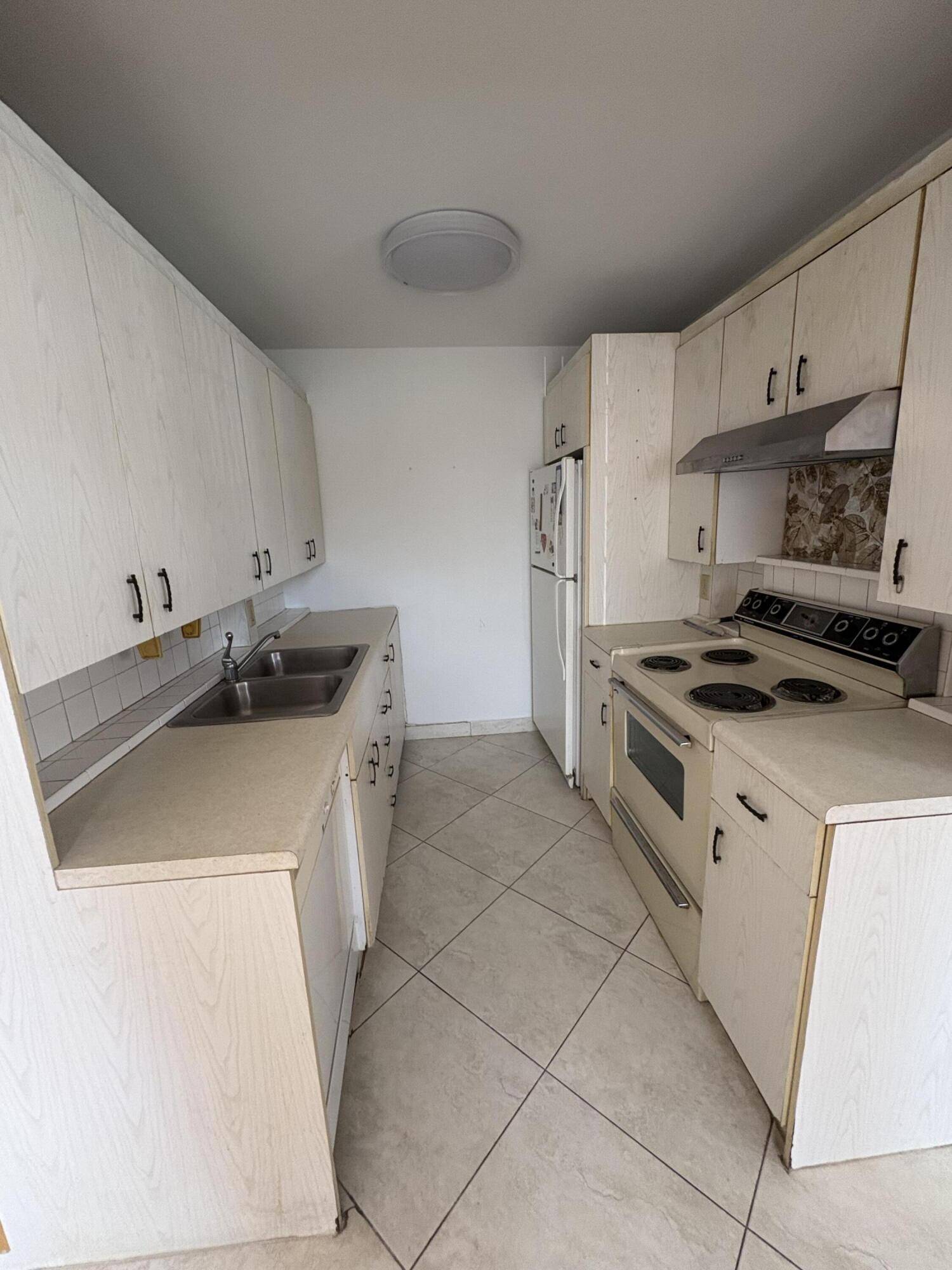 Boca Raton, FL 33434,1006 Guildford A