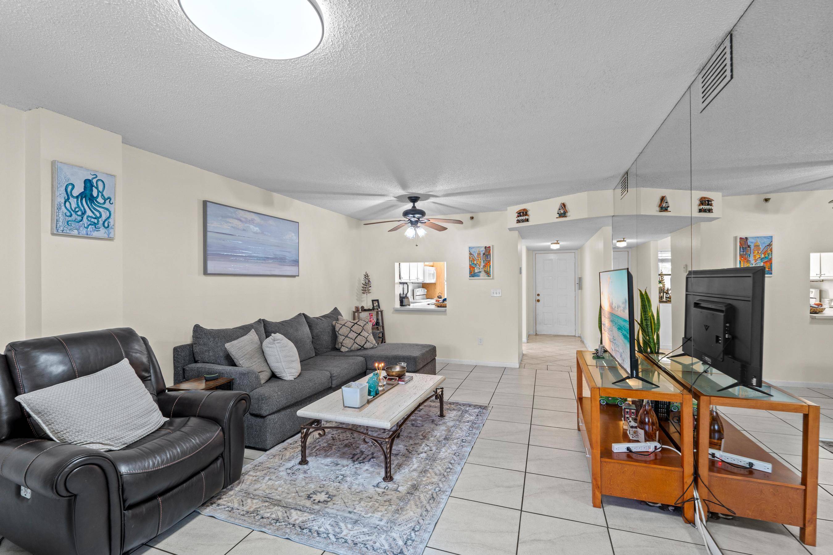 Lantana, FL 33462,896 N Federal HWY 121