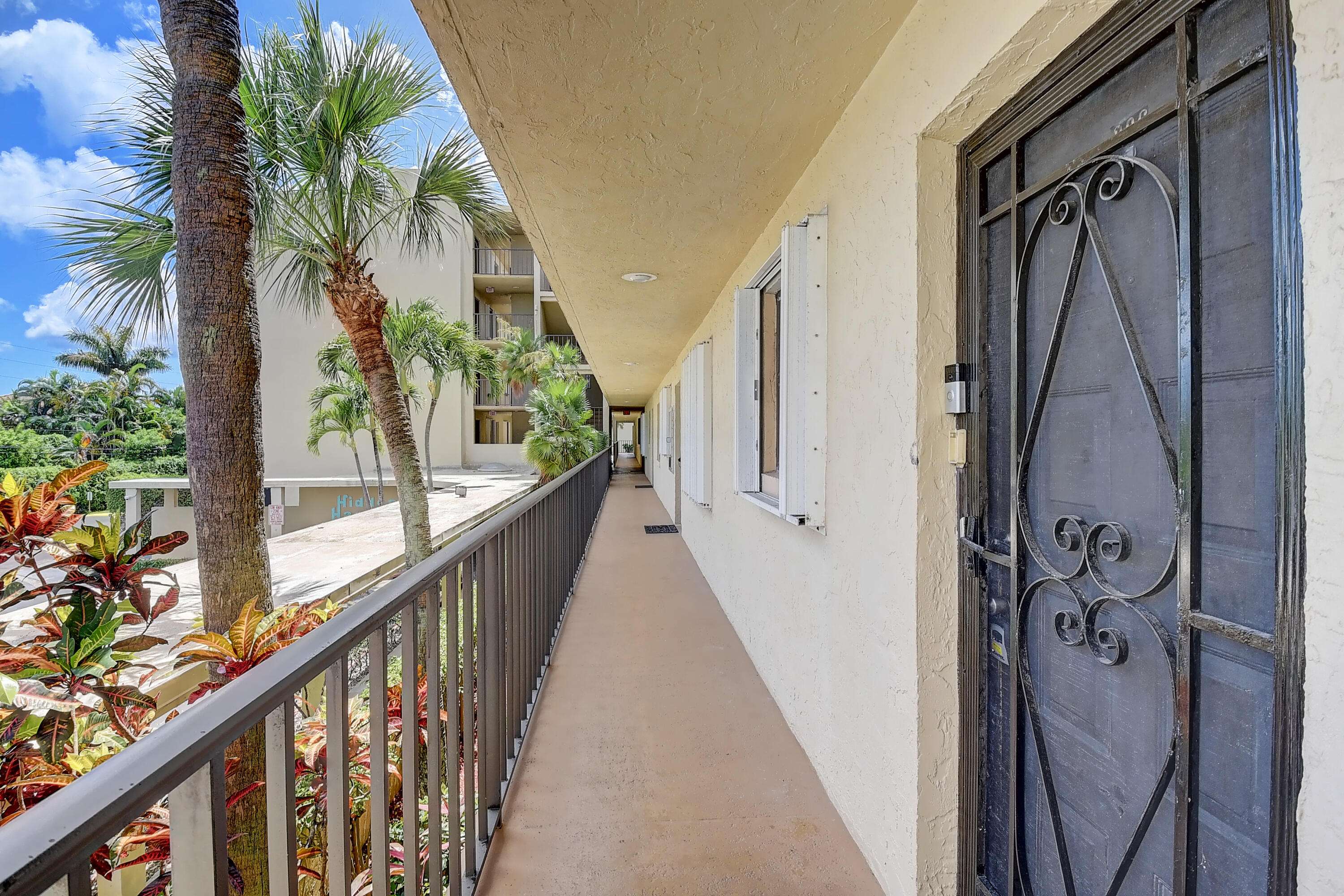 Lantana, FL 33462,890 N Federal HWY 206