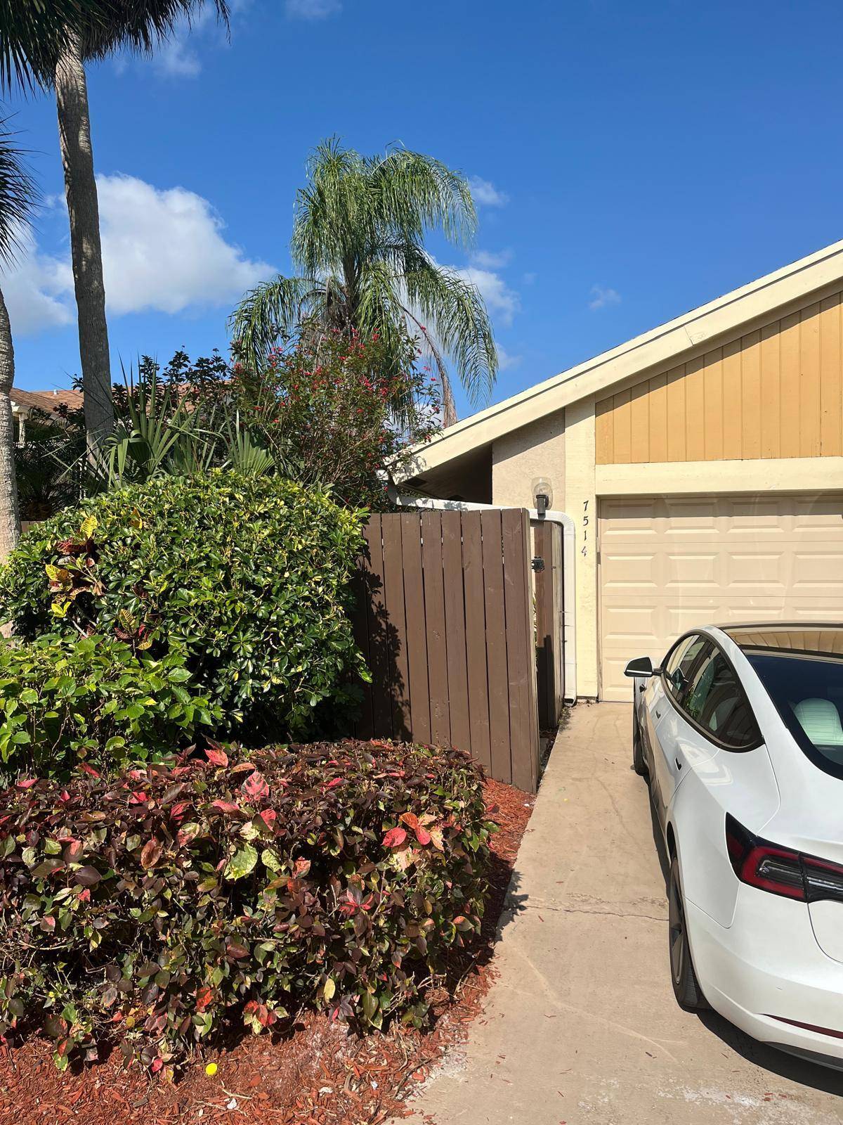 Boca Raton, FL 33433,7514 E Sierra DR
