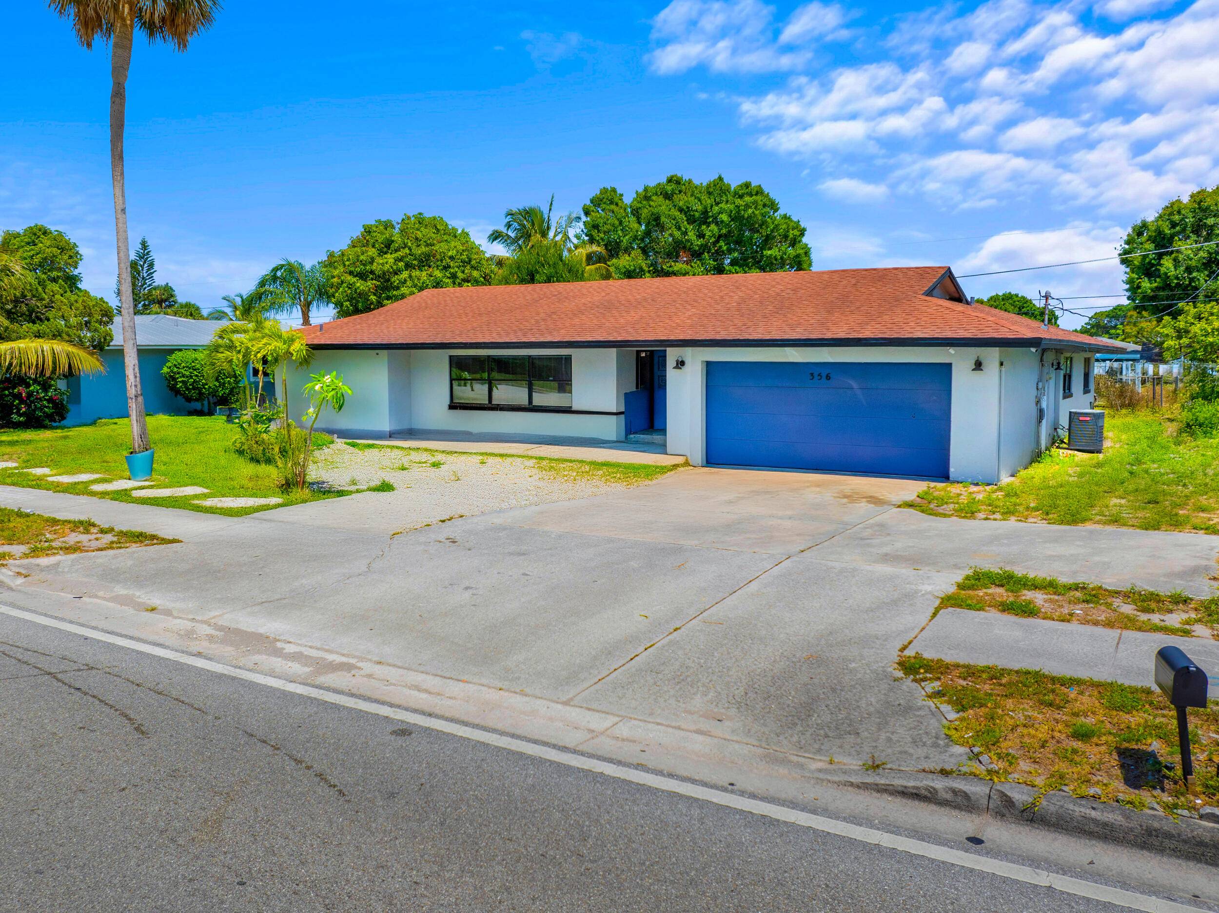 Port Saint Lucie, FL 34983,356 SE Prima Vista BLVD