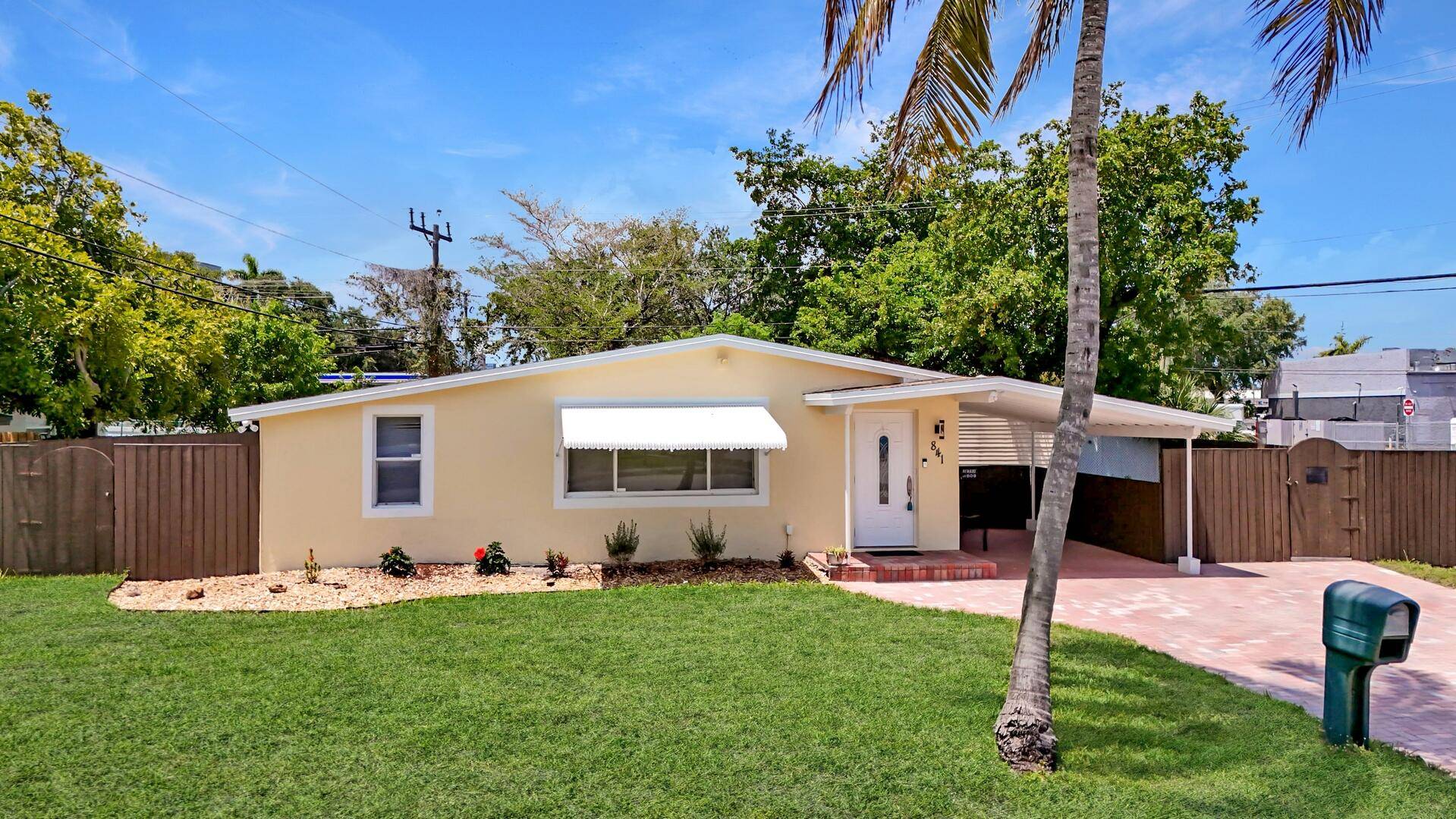 Oakland Park, FL 33334,841 NE 61st ST