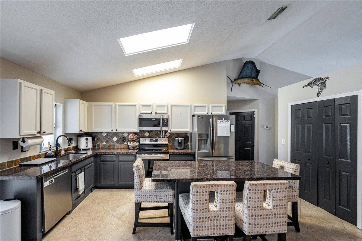 Port Saint Lucie, FL 34984,279 SW Glenwood DR