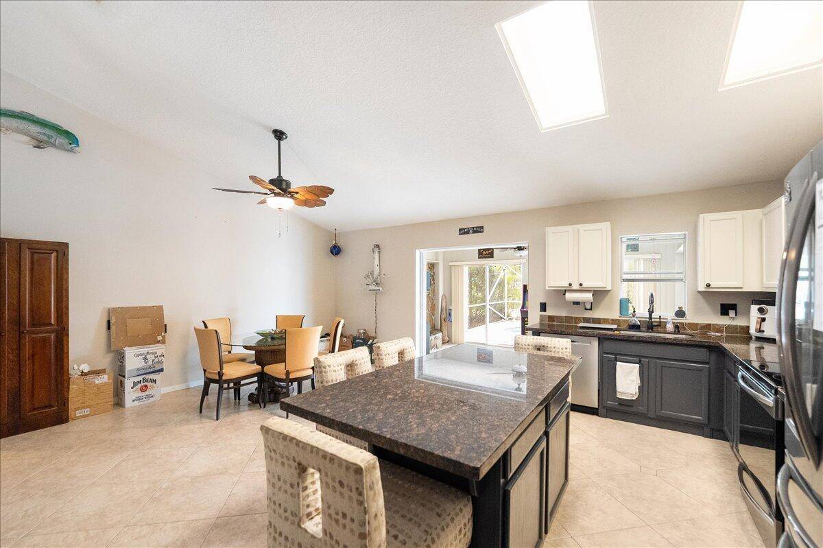 Port Saint Lucie, FL 34984,279 SW Glenwood DR