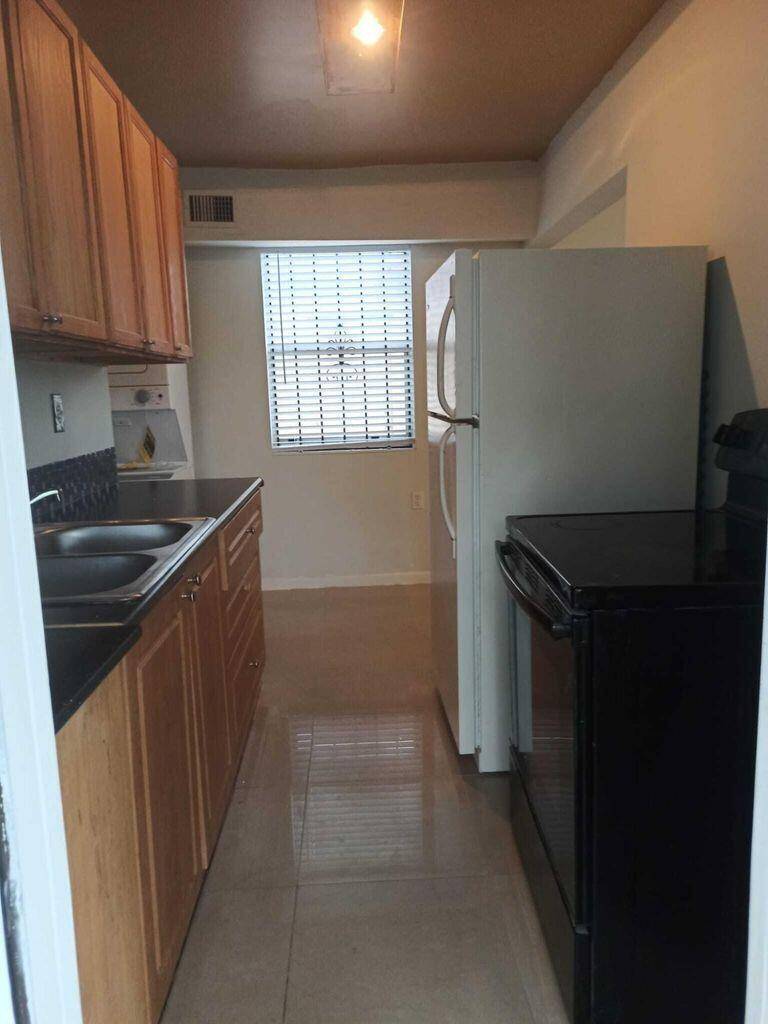 Hallandale Beach, FL 33009,812 NW 4th AVE